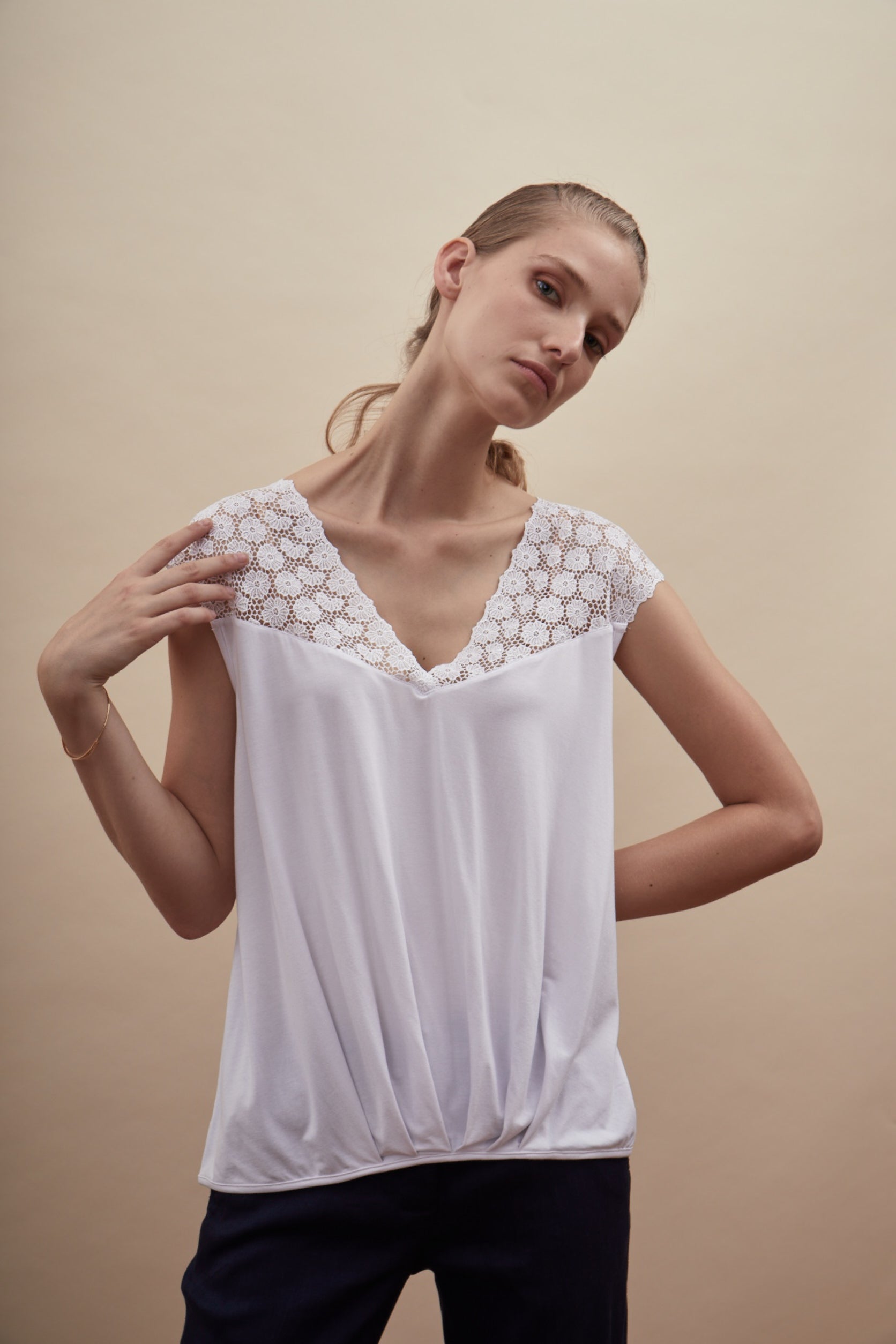 Top with macramè v-neck 1326 - Oscalito