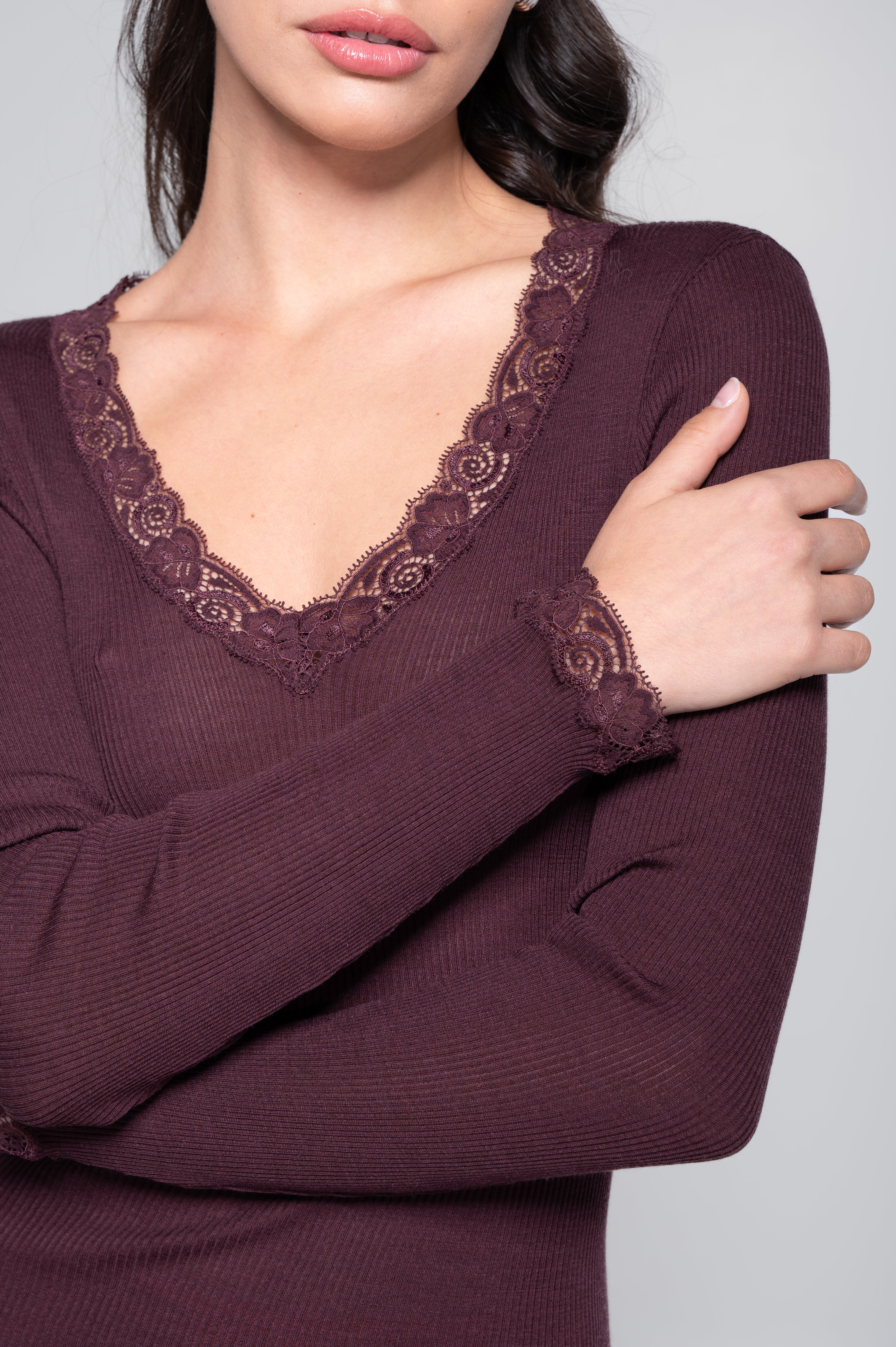 Haut à manches longues en laine et soie avec dentelle Leavers 3404