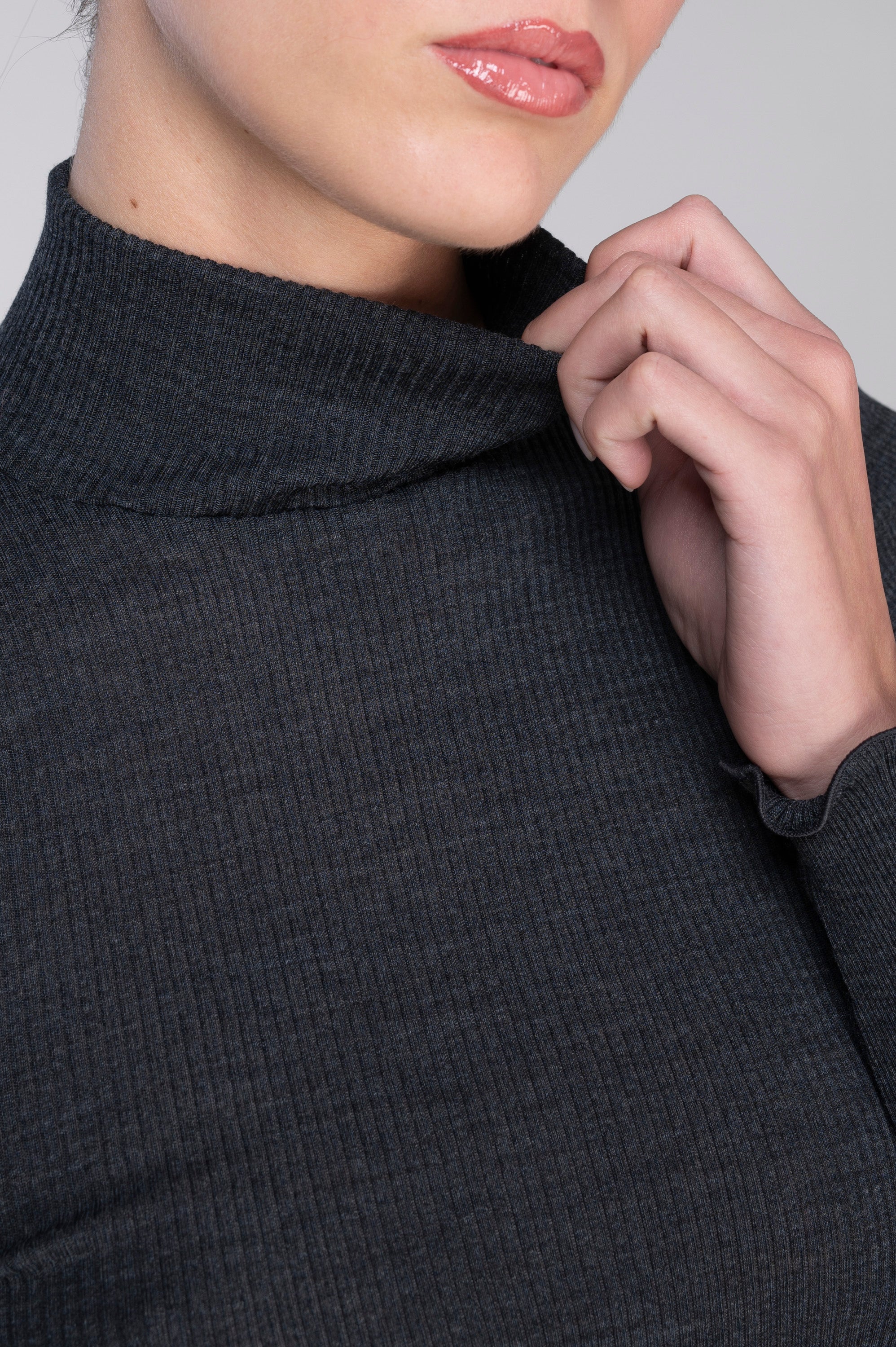 Wool and silk long sleeves mock neck shirt 3429