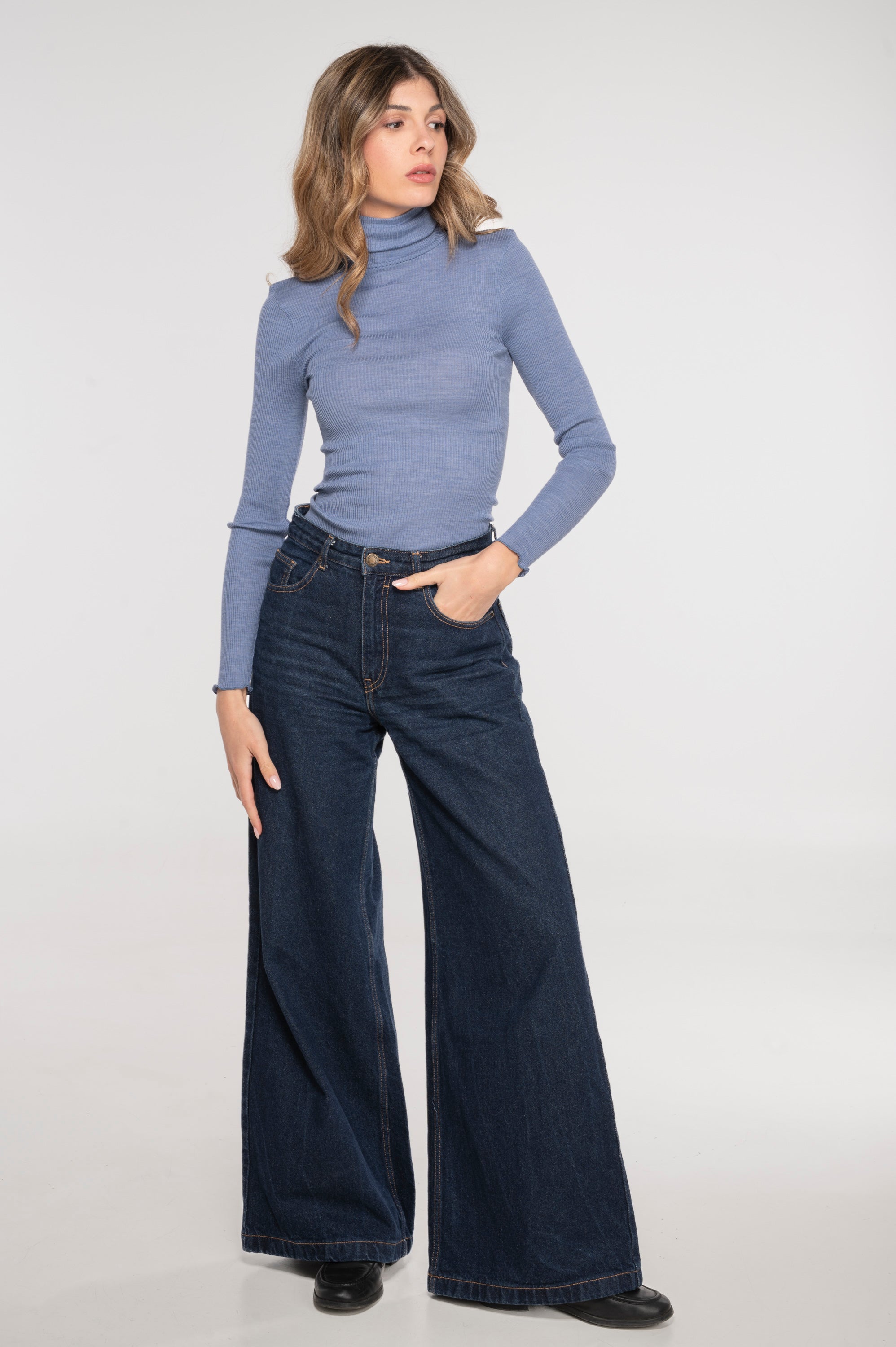 Pull à col roulé en laine et soie 3438