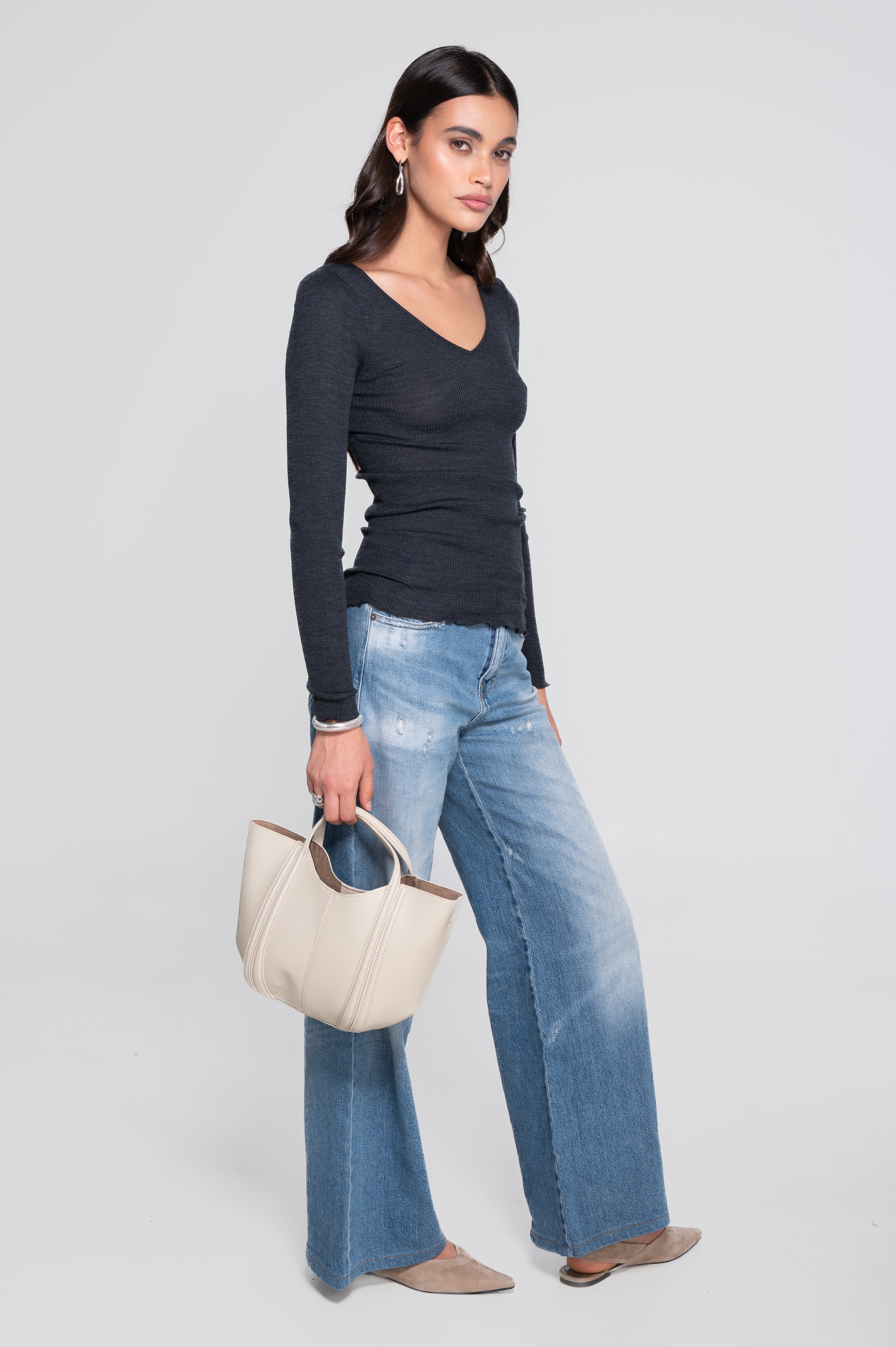 Haut à manches longues et col en V en laine et soie 3486