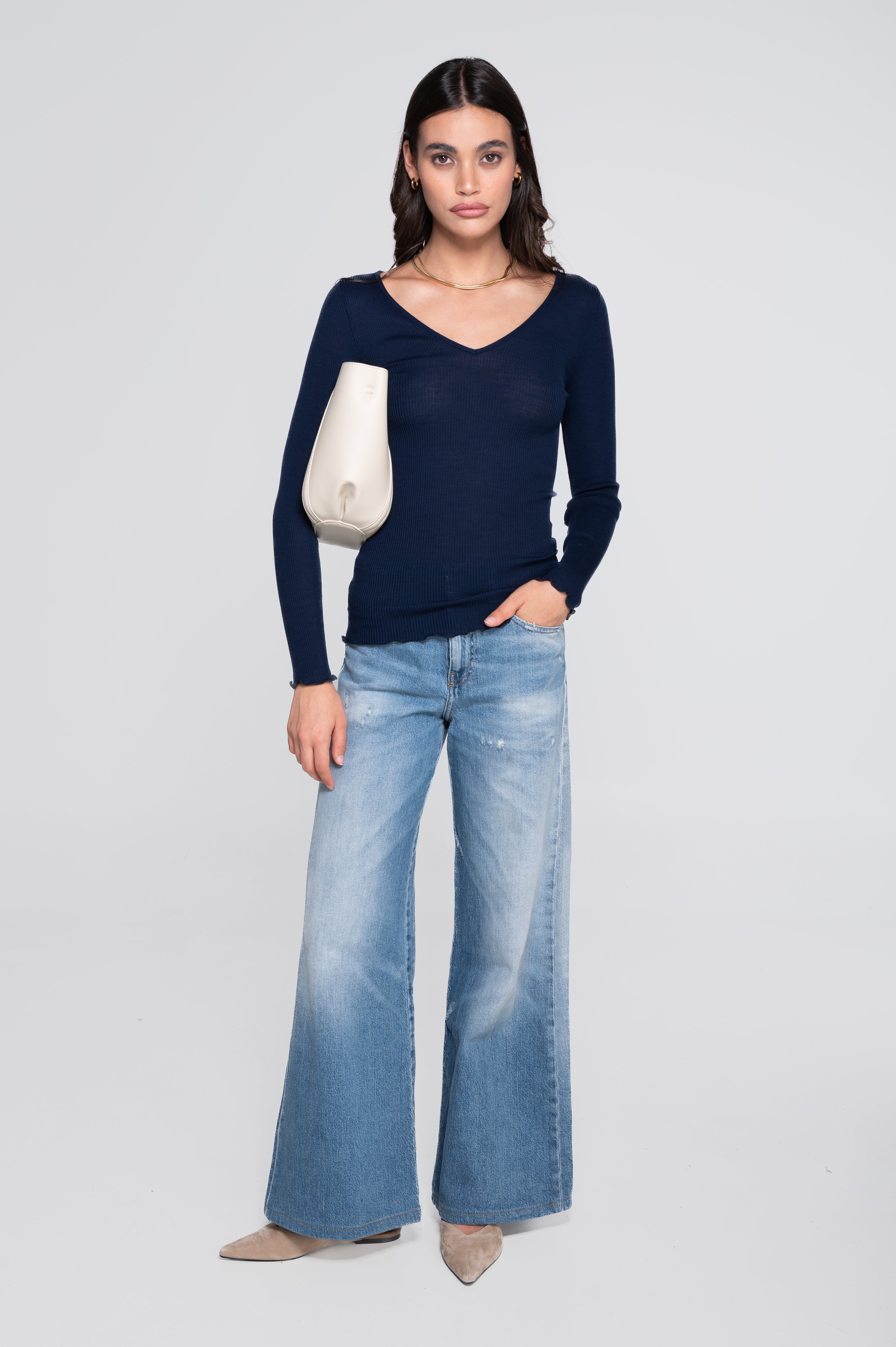 Haut à manches longues et col en V en laine et soie 3486