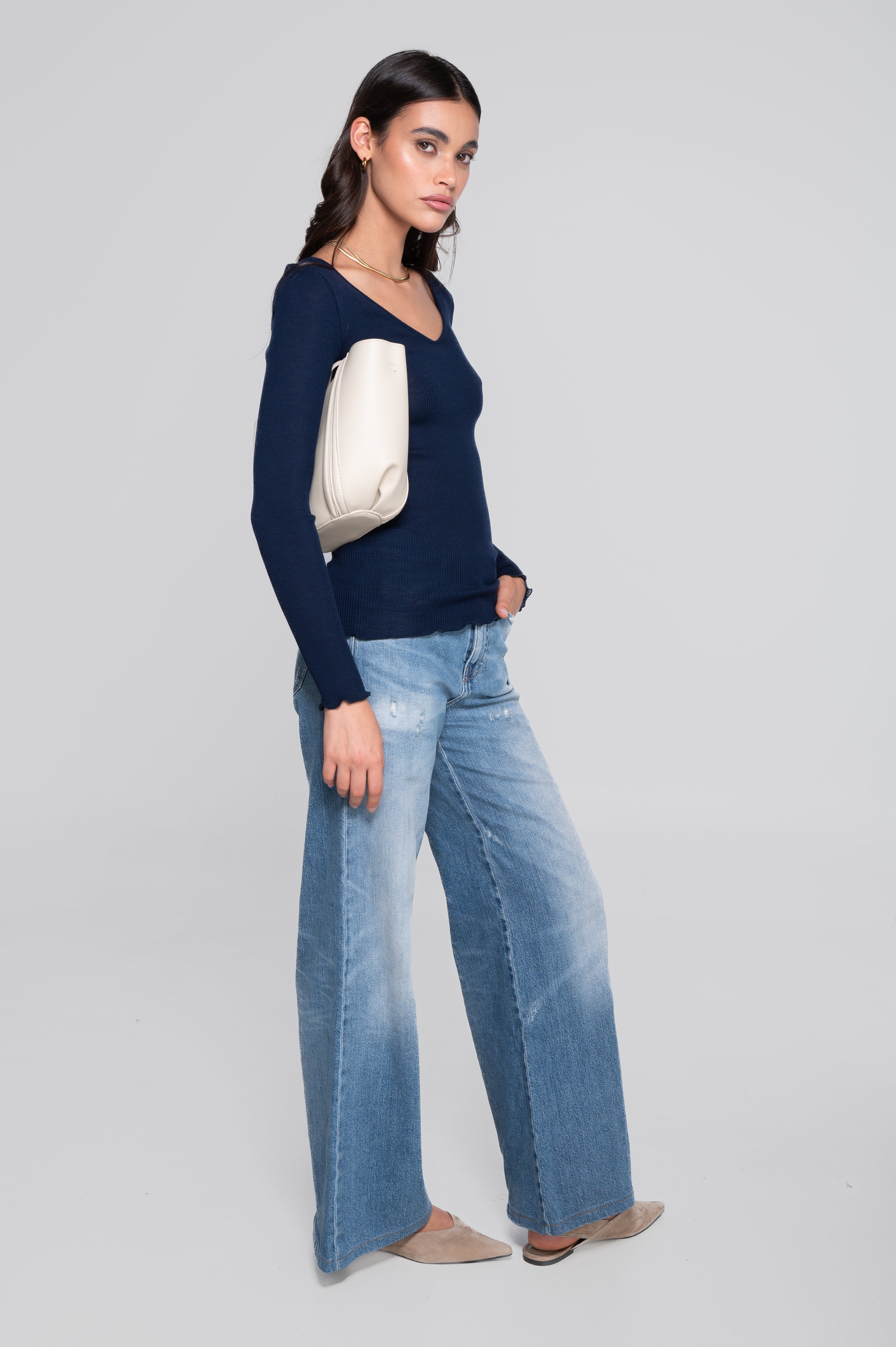 Haut à manches longues et col en V en laine et soie 3486