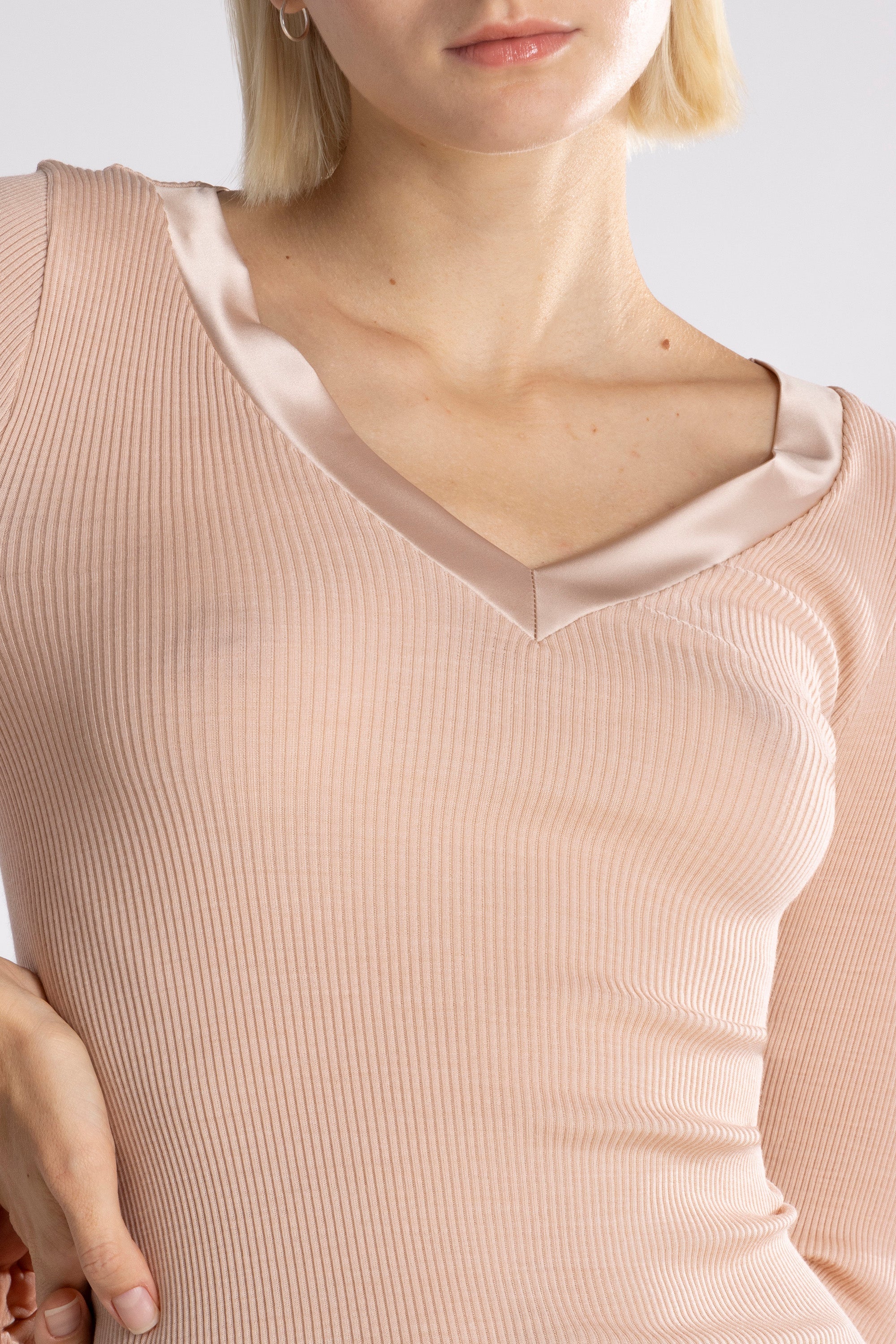 Satin Wool and Silk V neck Longsleeved top 4248 - Oscalito