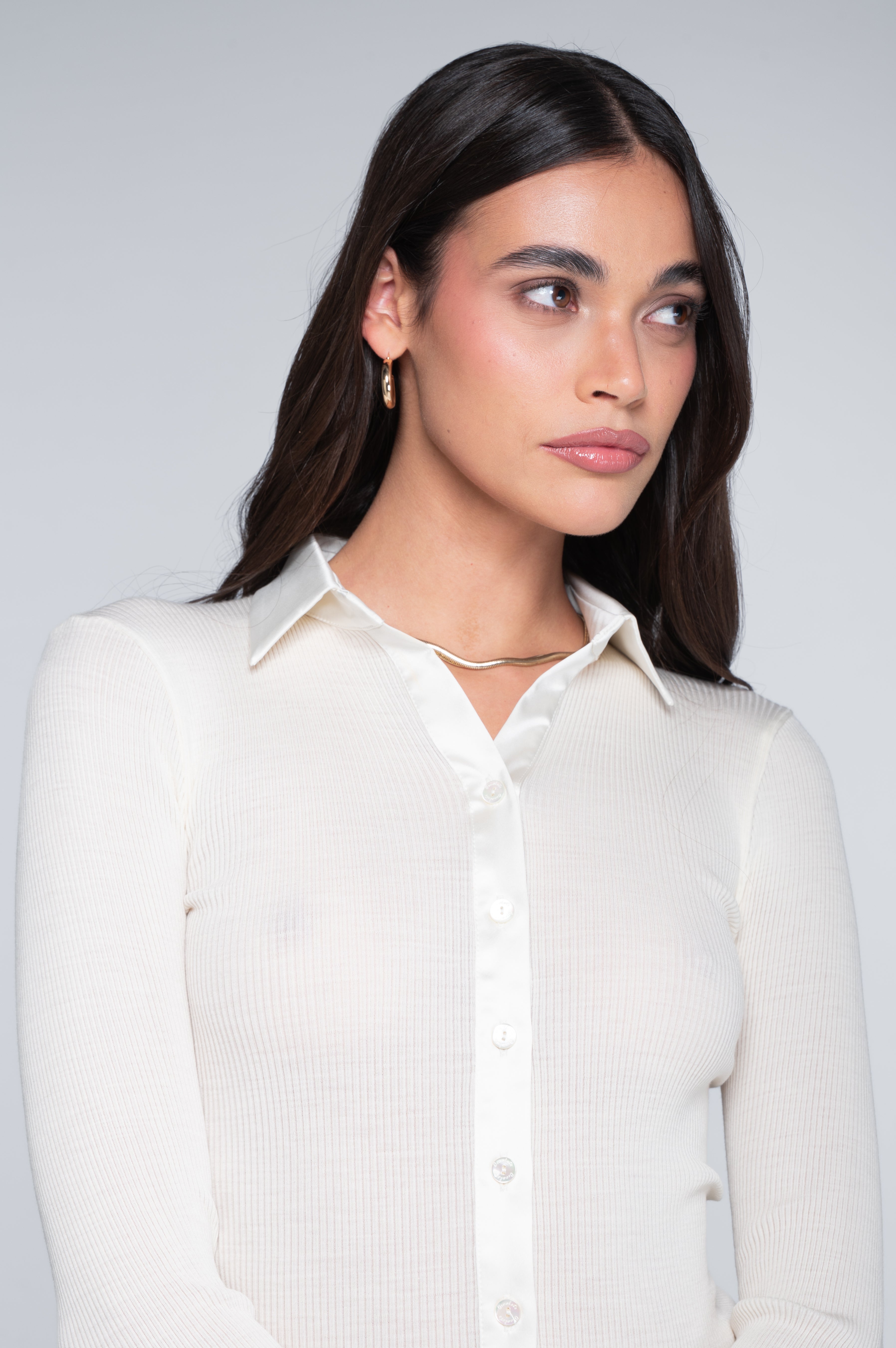 Chemise à manches longues en laine et soie avec ouverture en satin 6350