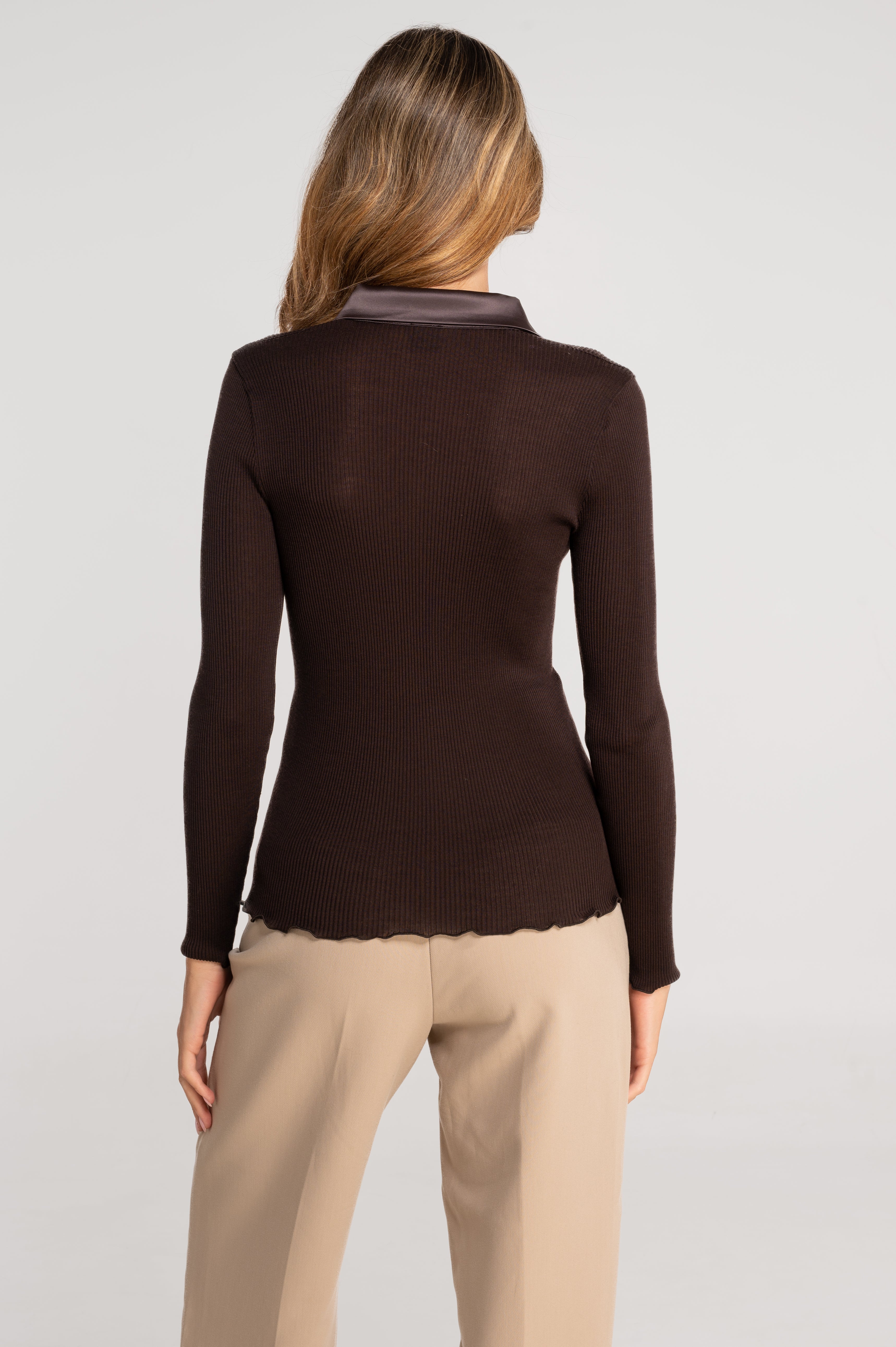 Chemise à manches longues en laine et soie avec ouverture en satin 6350