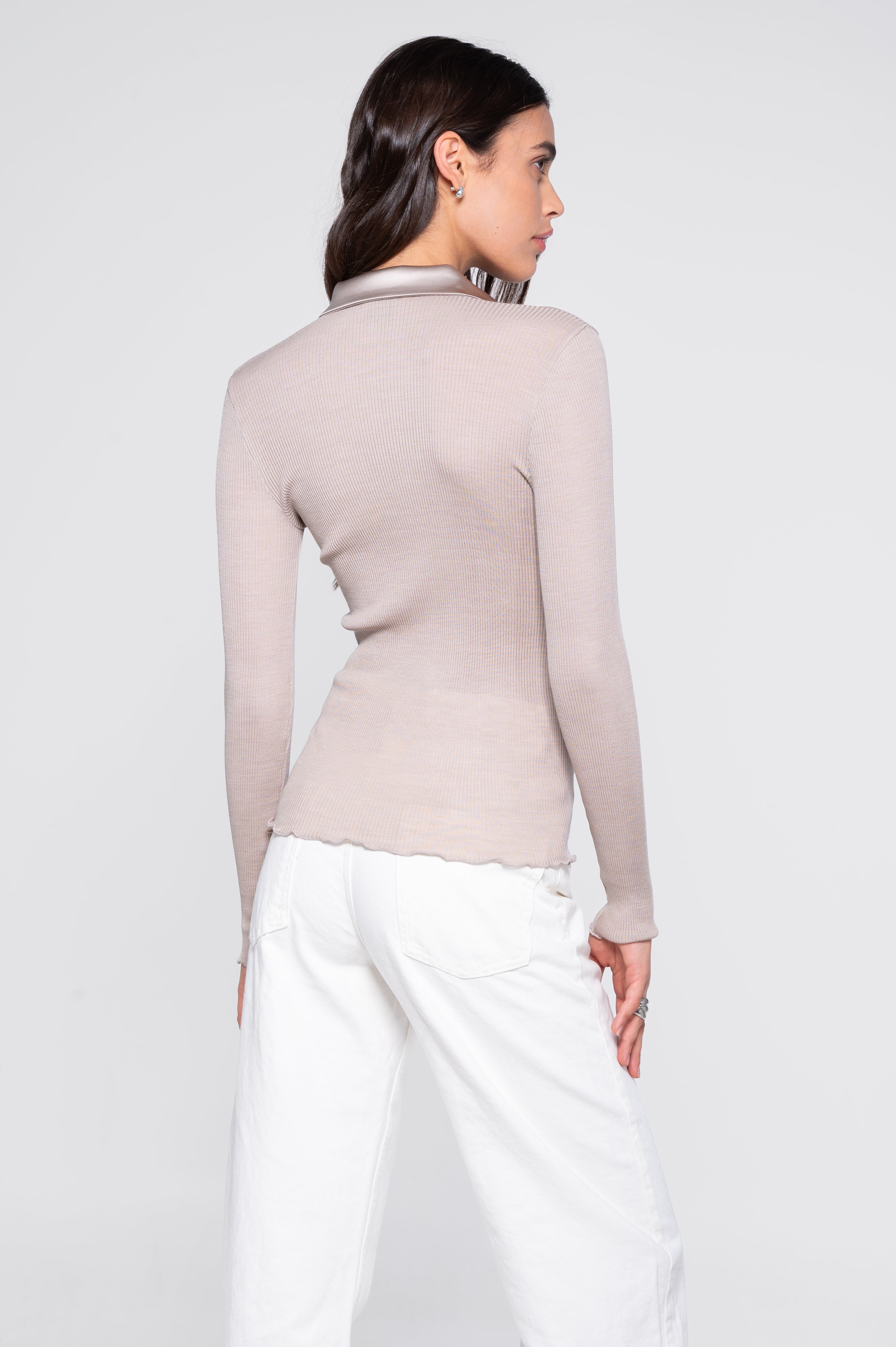 Chemise à manches longues en laine et soie avec ouverture en satin 6350