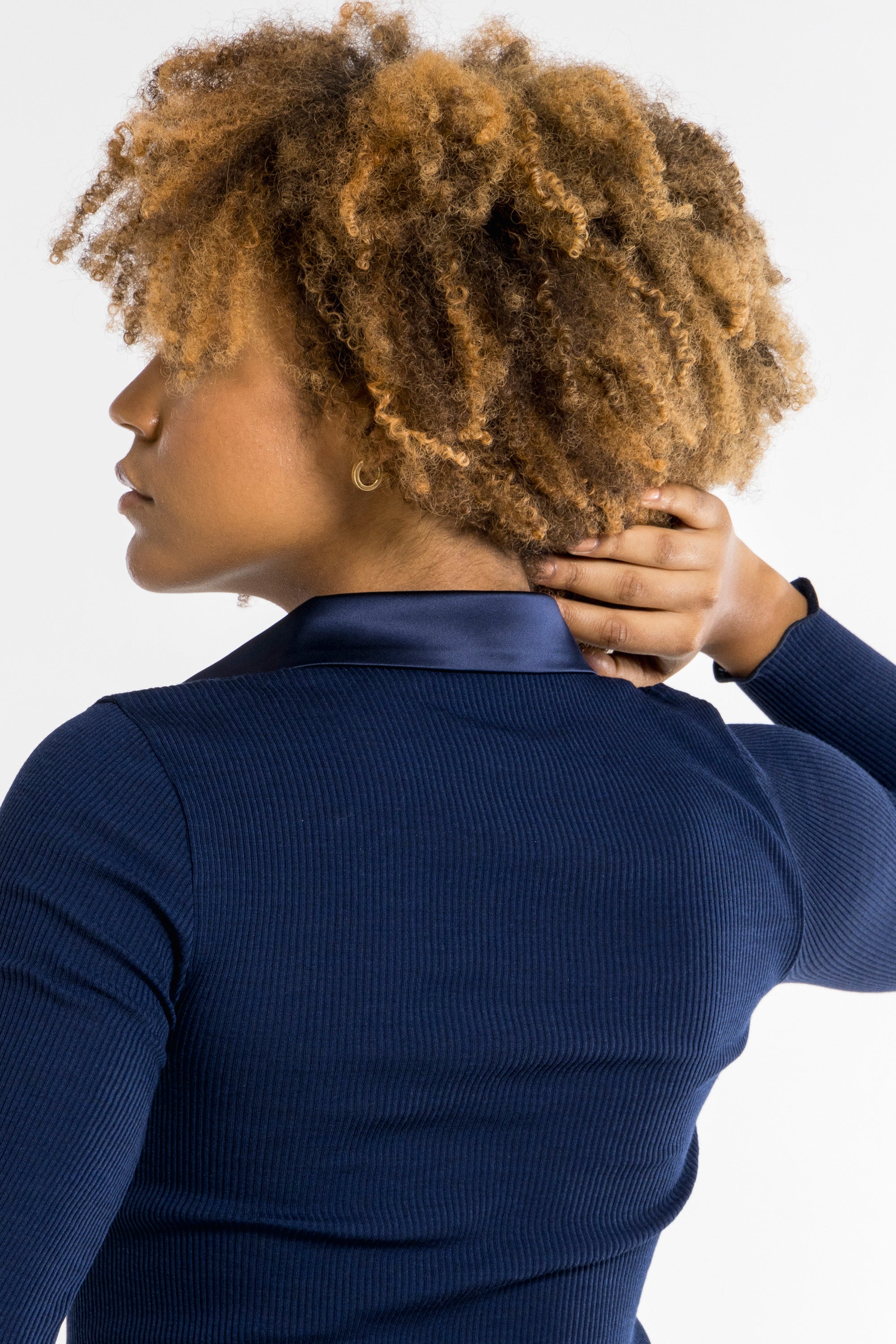 Chemise à manches longues en laine et soie avec ouverture en satin 6350