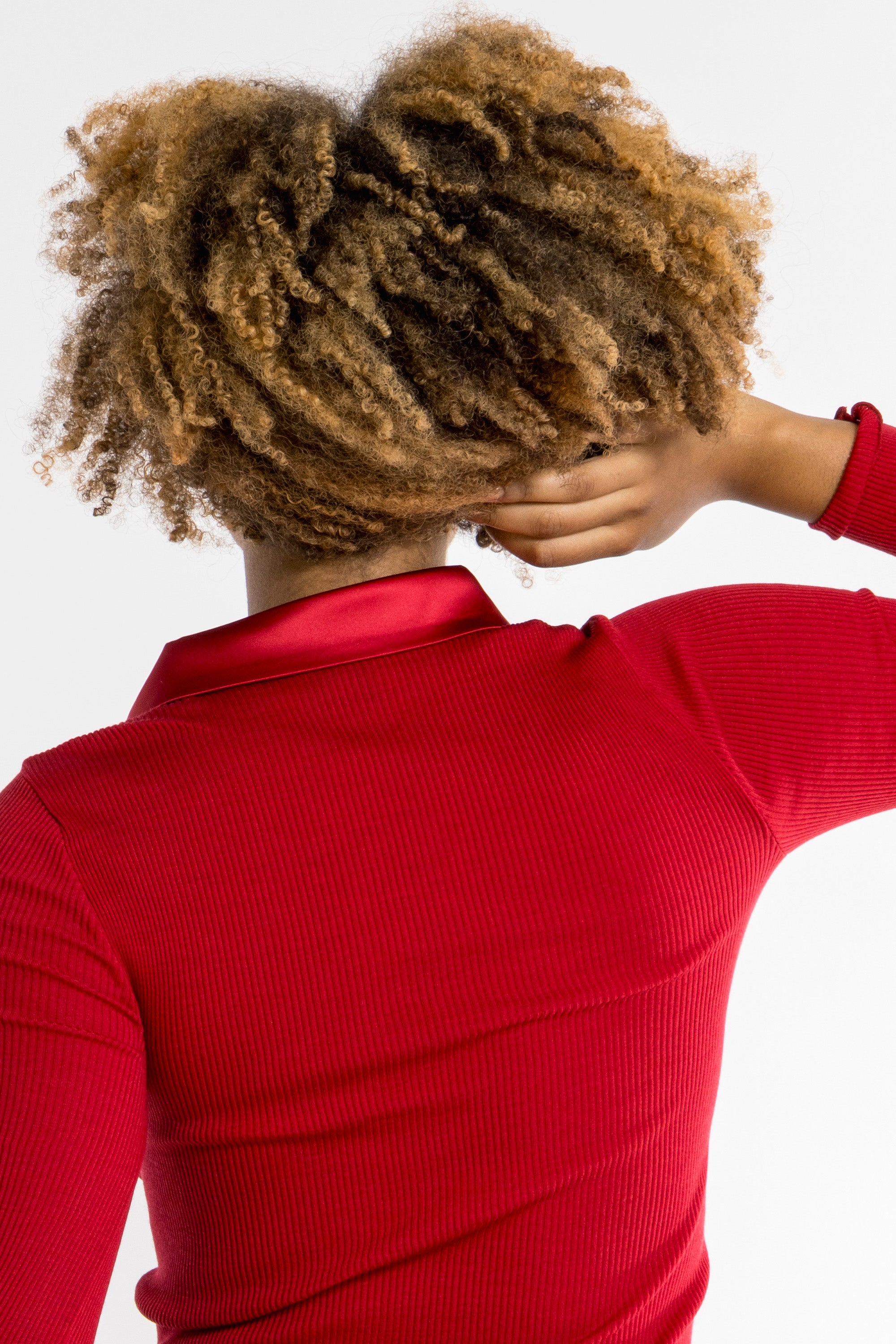 Chemise à manches longues en laine et soie avec ouverture en satin 6350