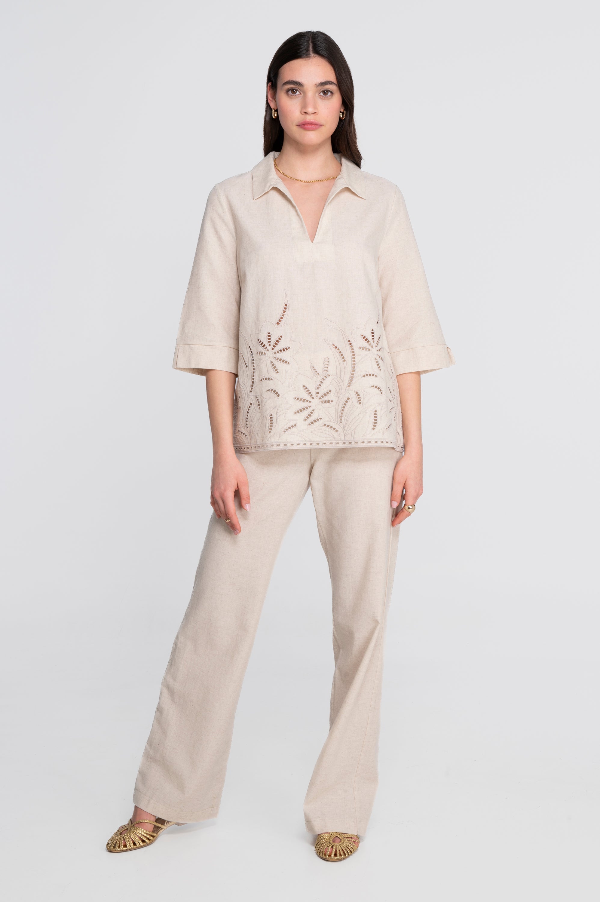 Cotton-linen blouse with foliage embroidery 7534