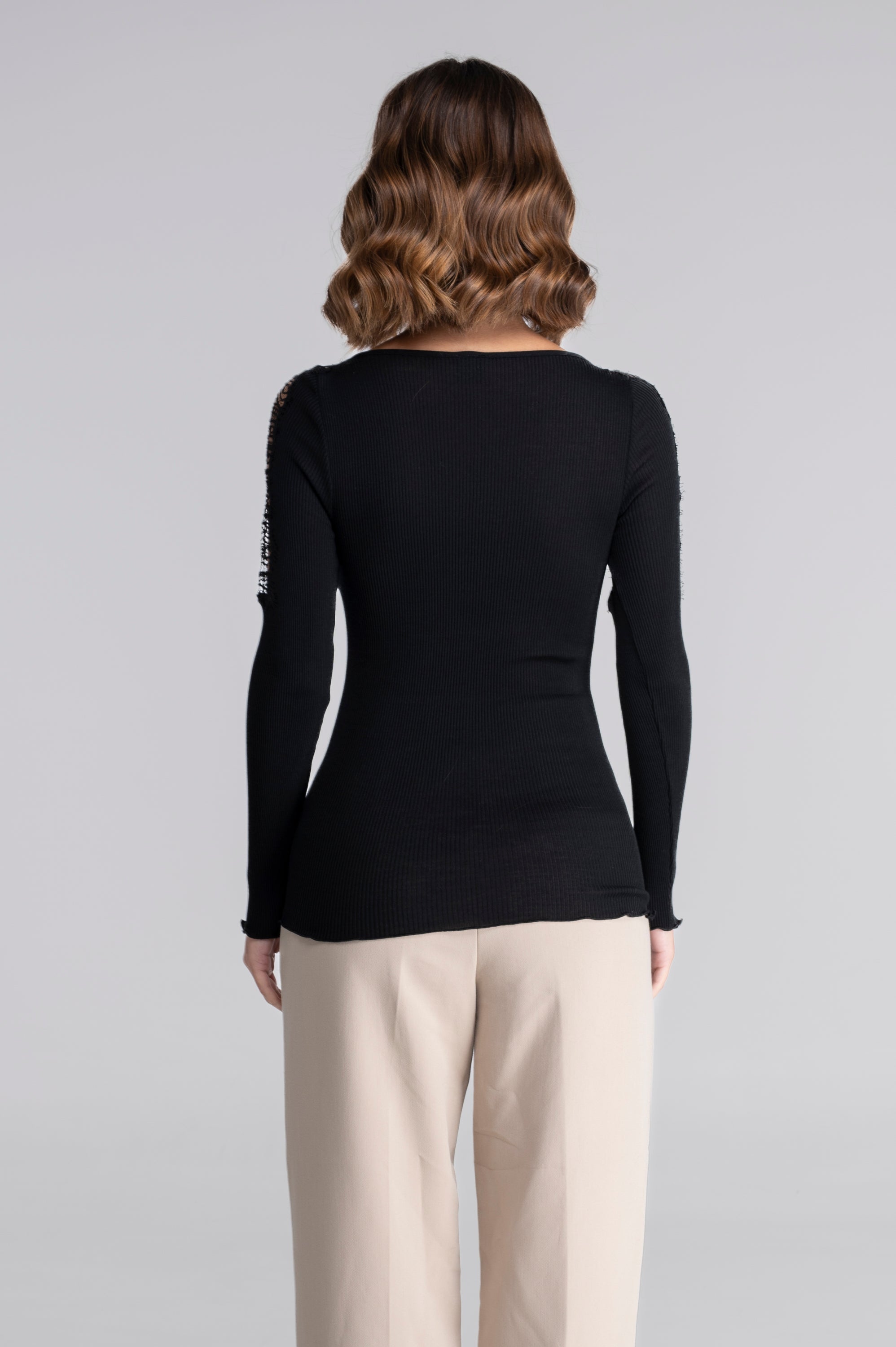 Chemise à manches longues en laine et soie avec dentelle de chantilly 7415