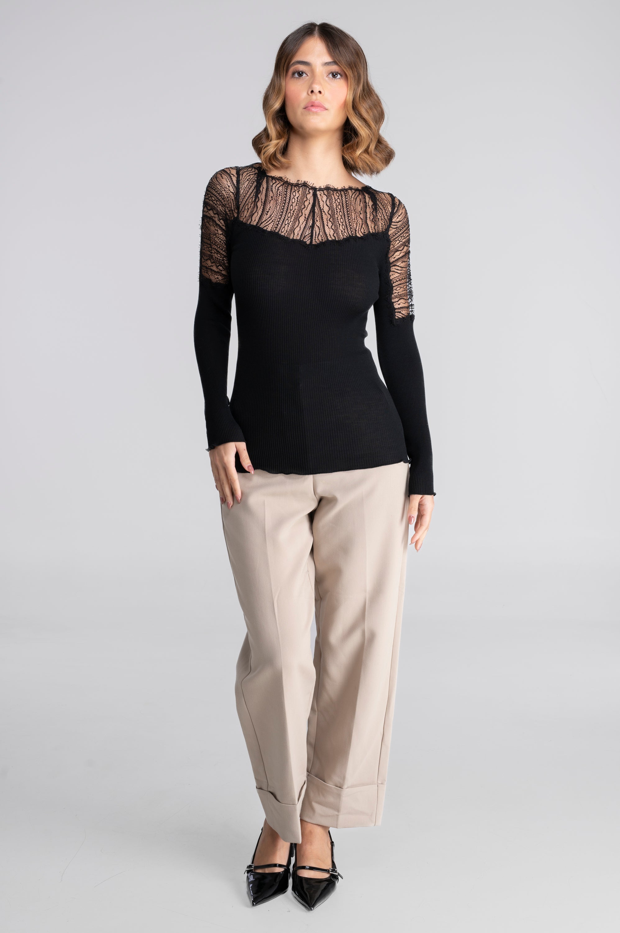 Chemise à manches longues en laine et soie avec dentelle de chantilly 7415