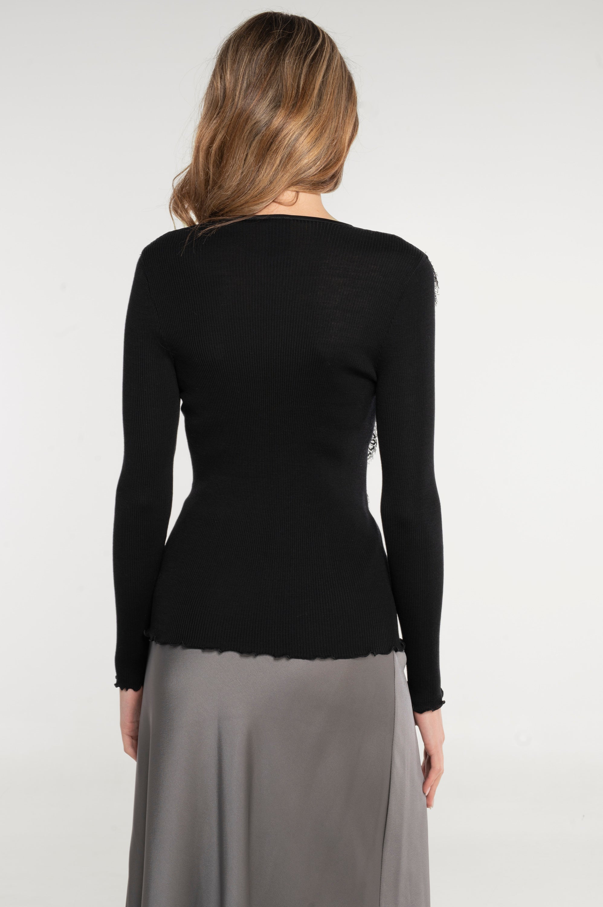 Chemise à manches longues en laine et soie avec dentelle de chantilly 7444