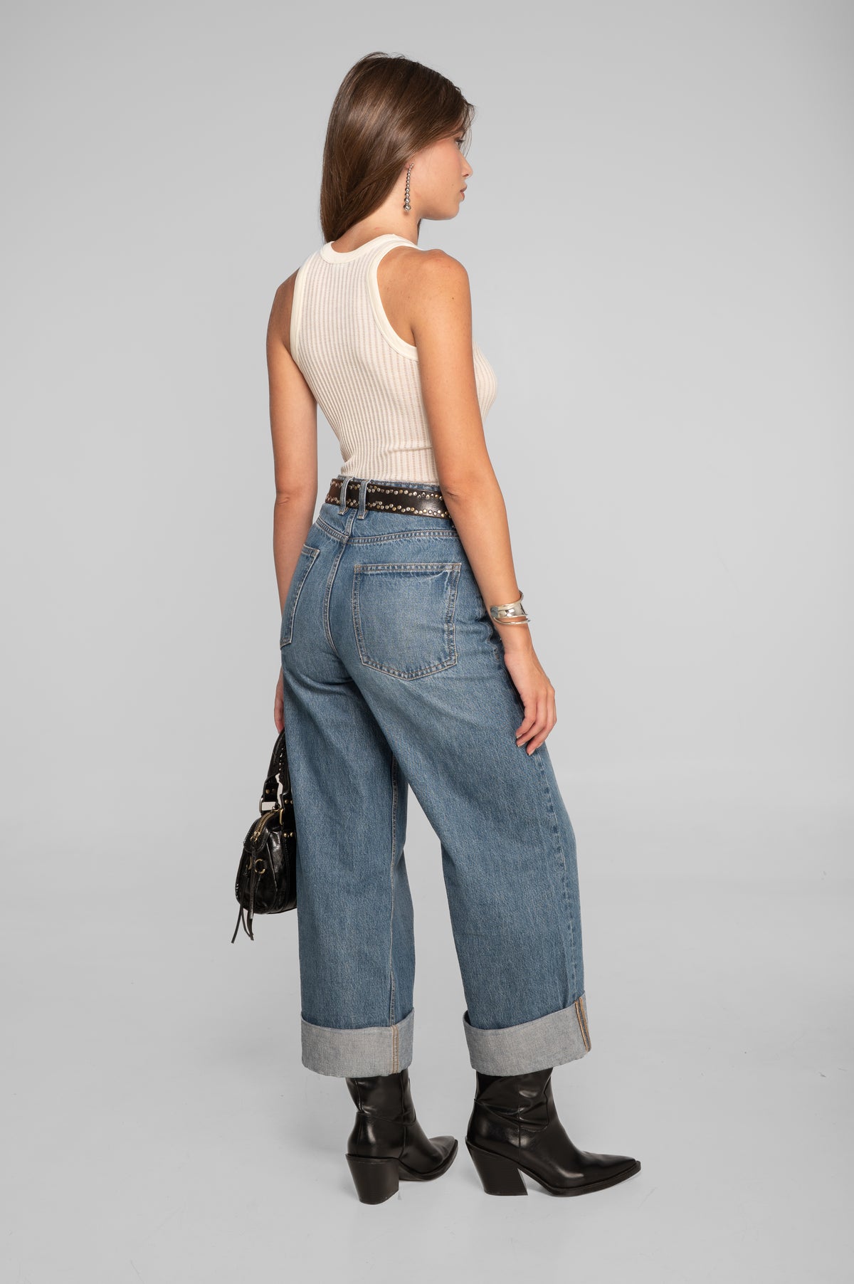 Sleeveless halterneck top in ajouré wool and silk 7490
