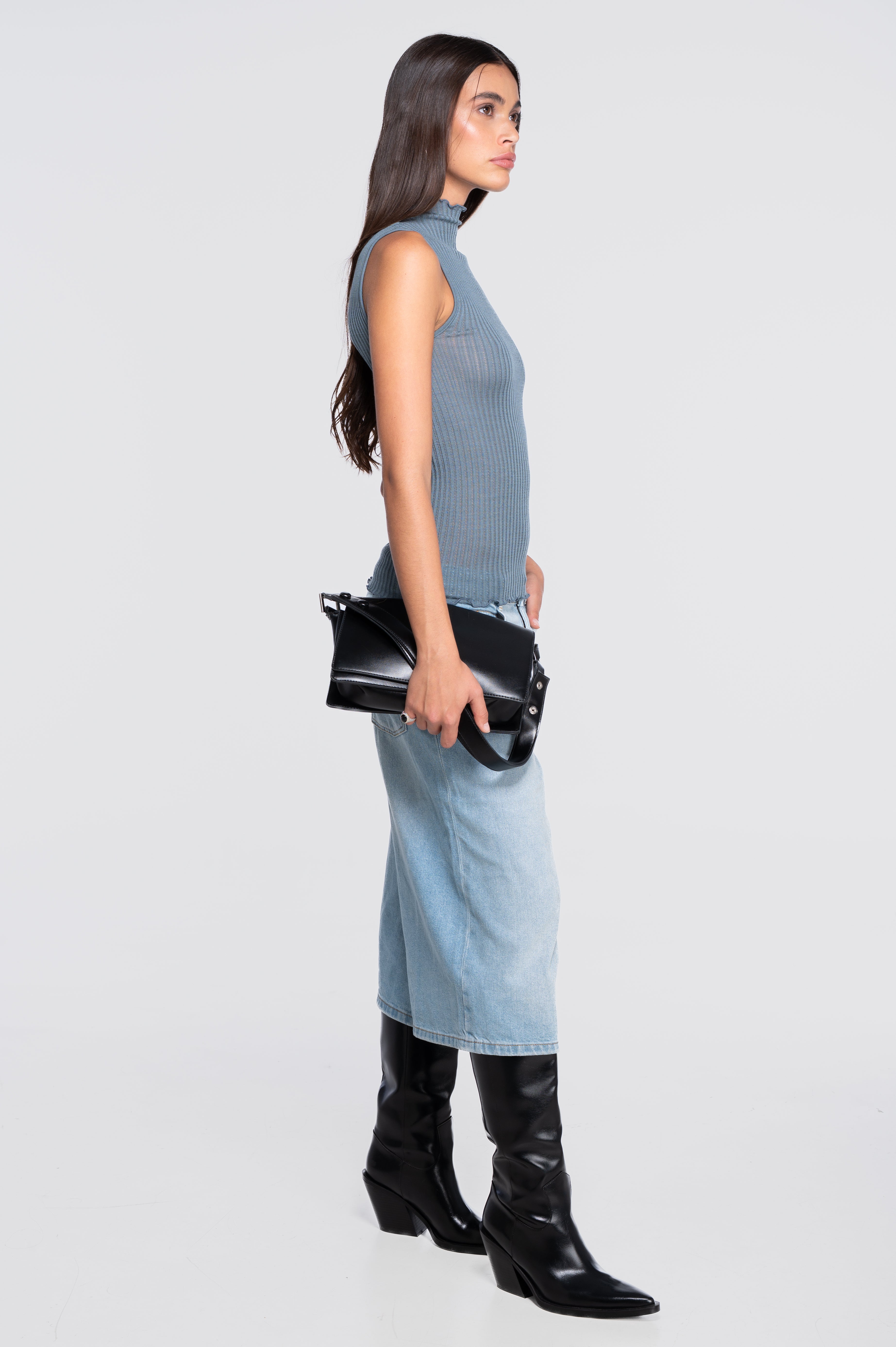 Top senza maniche con collo alto in lana ajouré e seta 7492