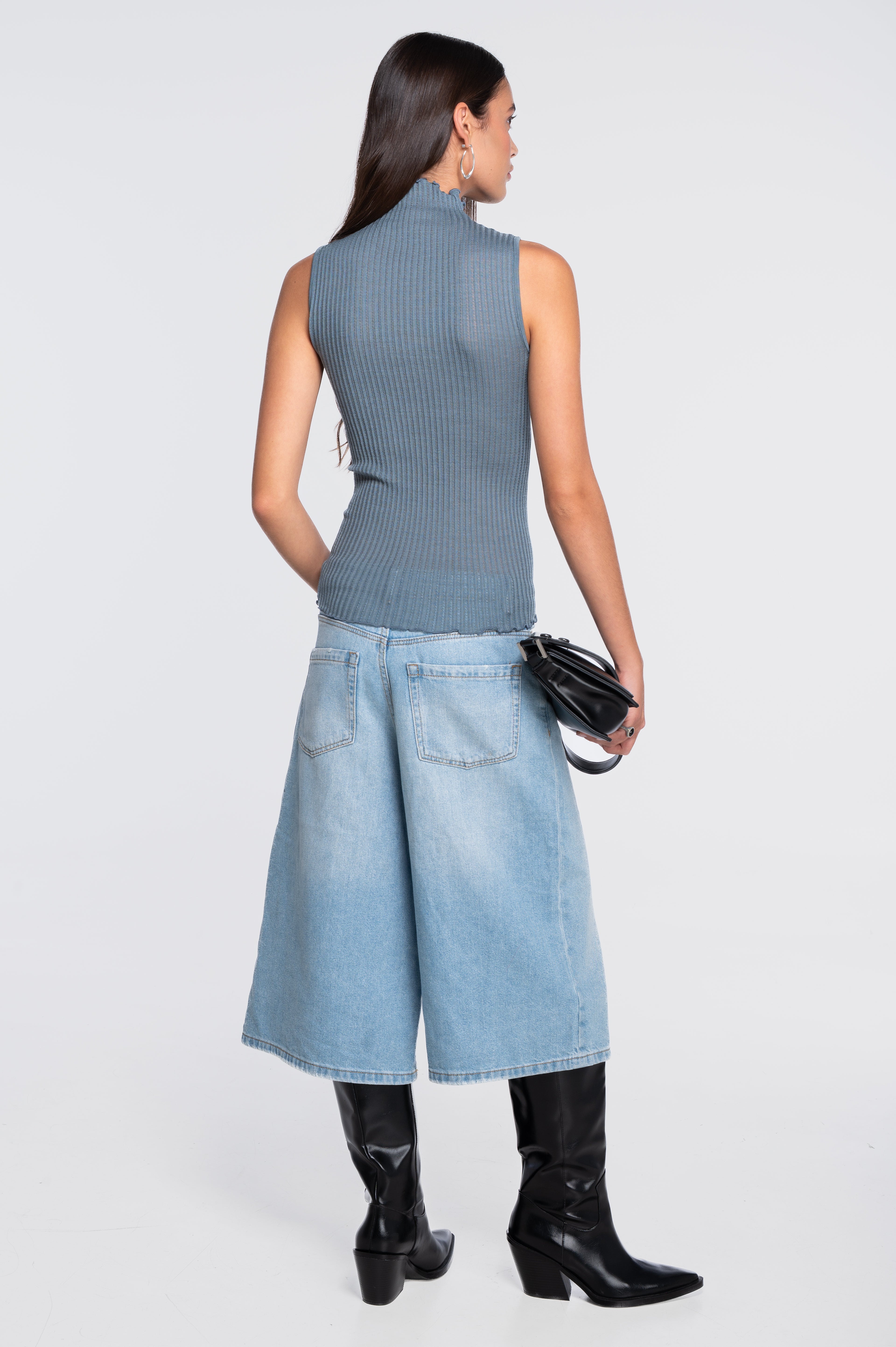 Top senza maniche con collo alto in lana ajouré e seta 7492