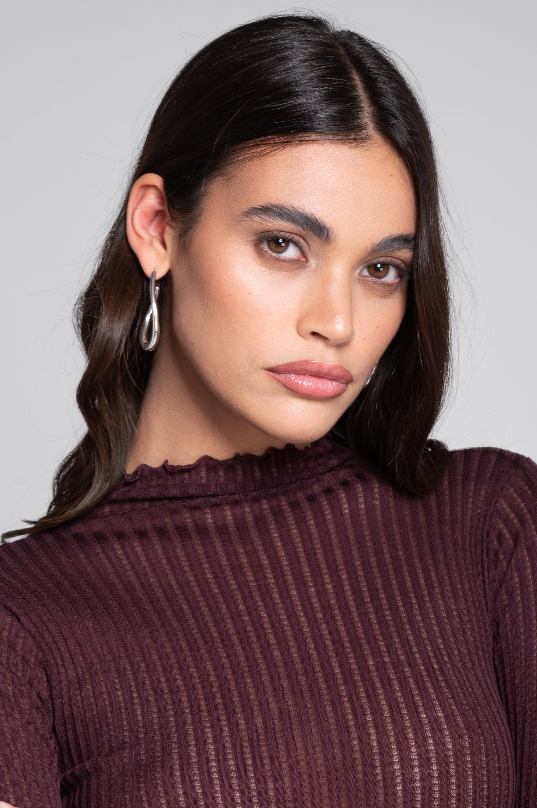 Haut à manches longues et col montant en laine et soie ajourée 7494