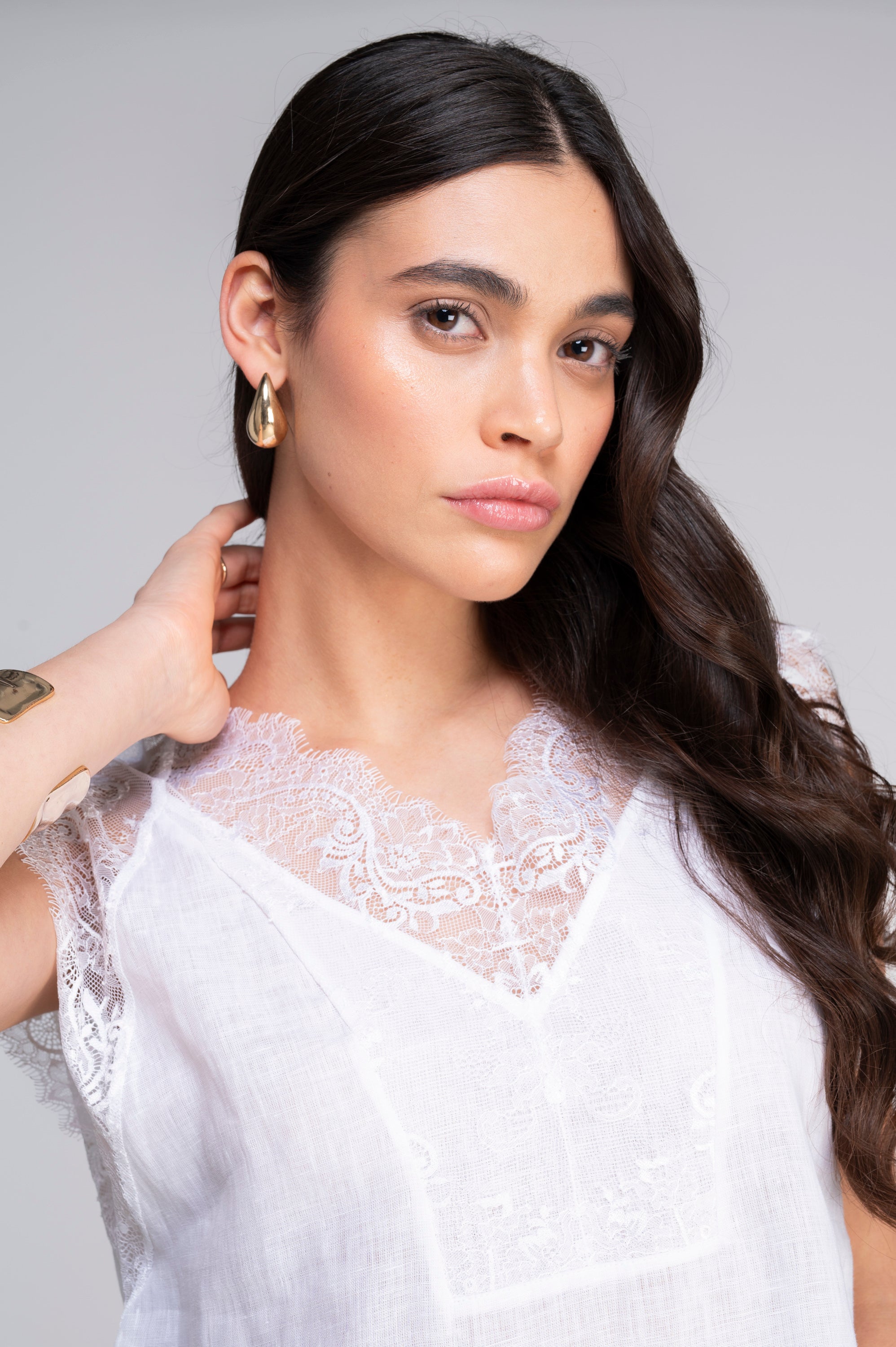 Linen short sleeves shirt with chantilly lace 7521