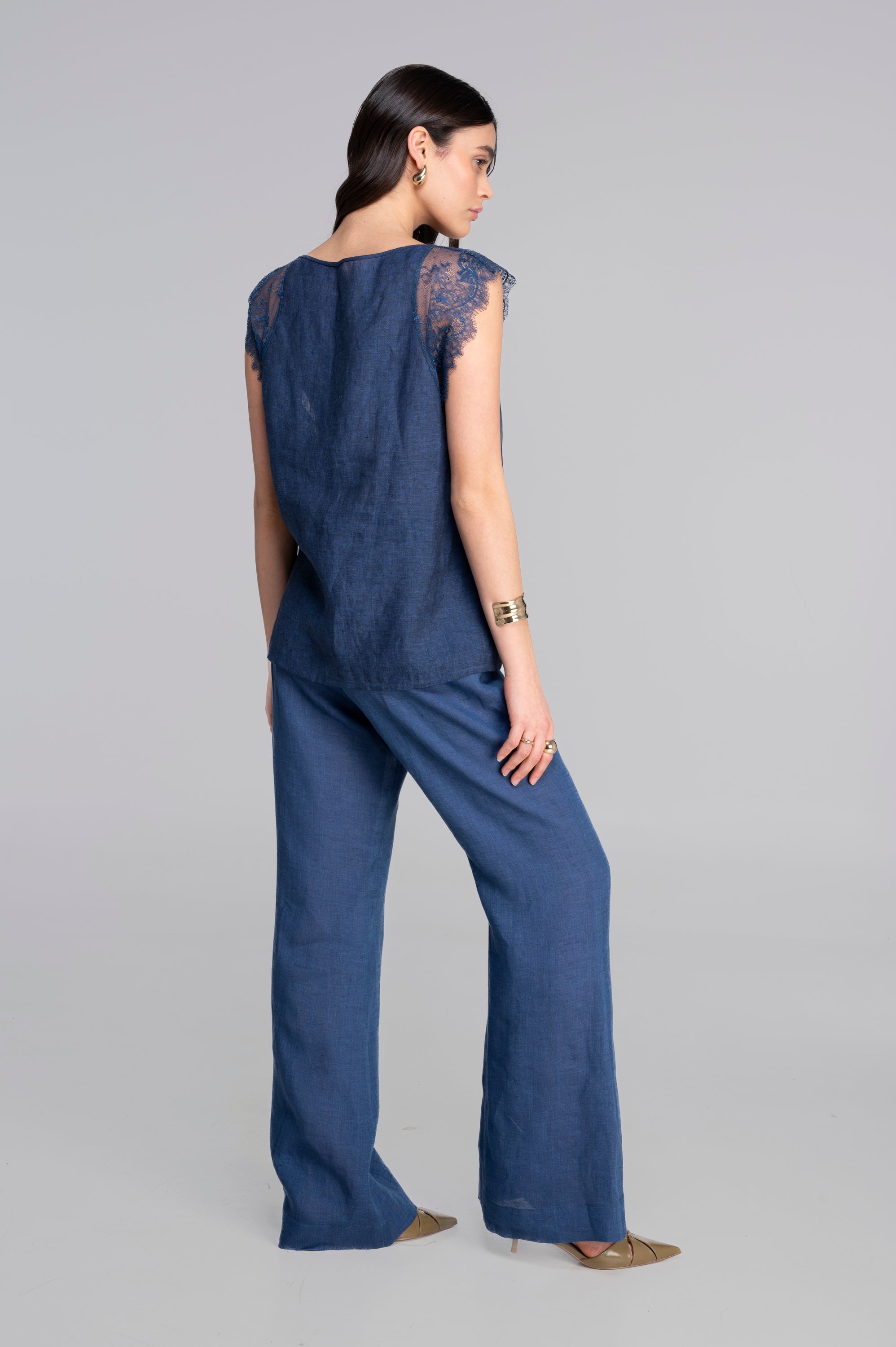 Linen short sleeves shirt with chantilly lace 7521