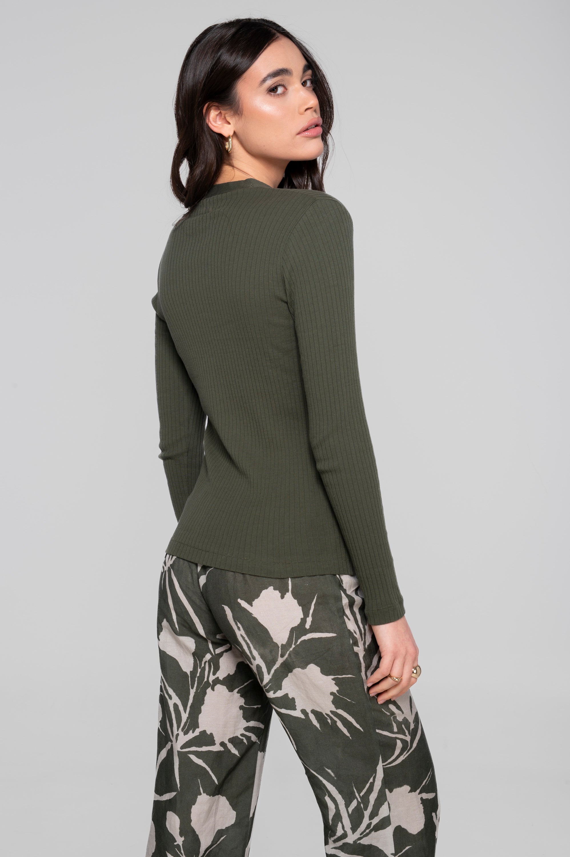 Cotton long sleeves henley shirt 7565