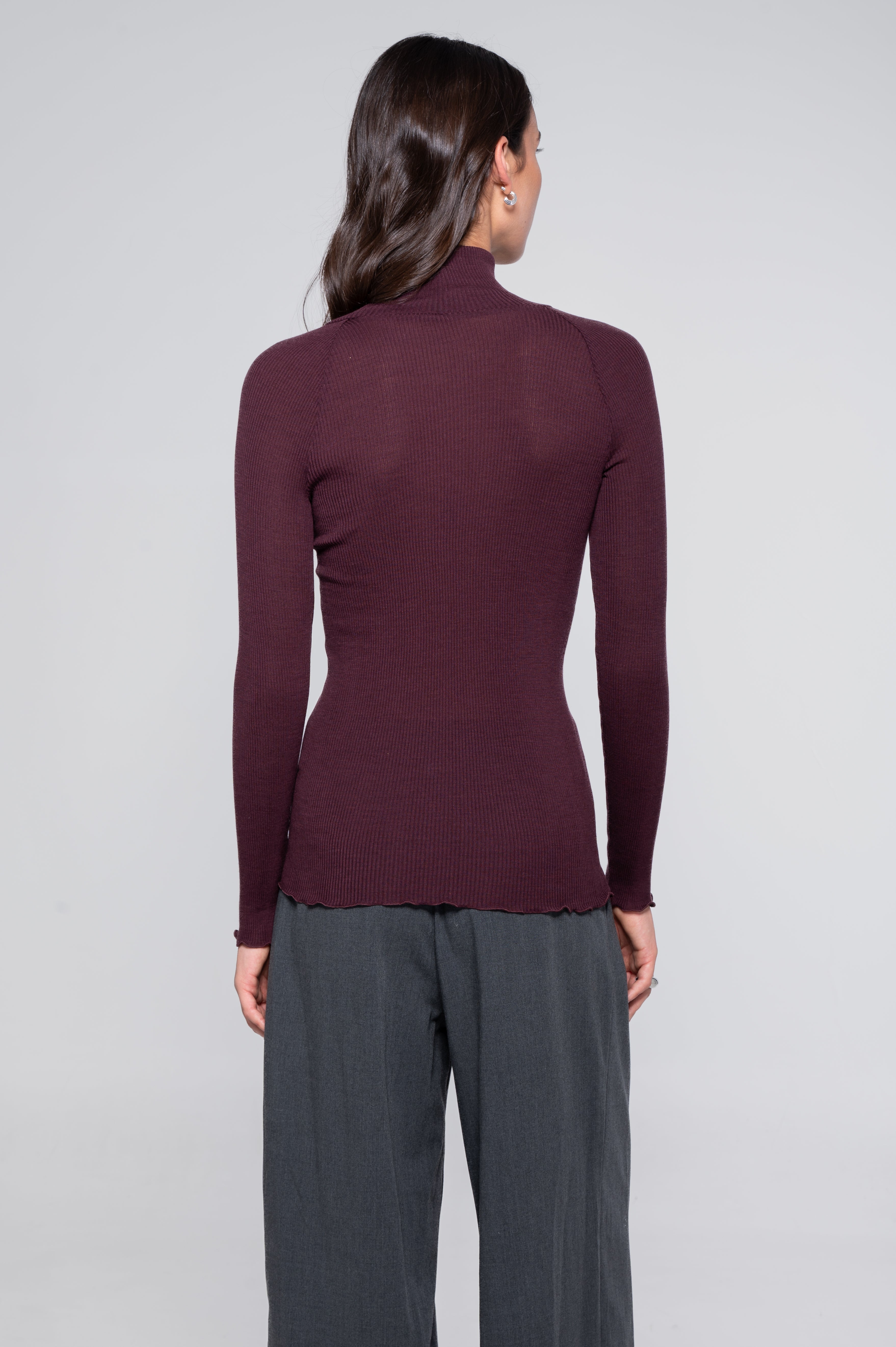 Long sleeves mock neck shirt with vintage macramé motif 7608