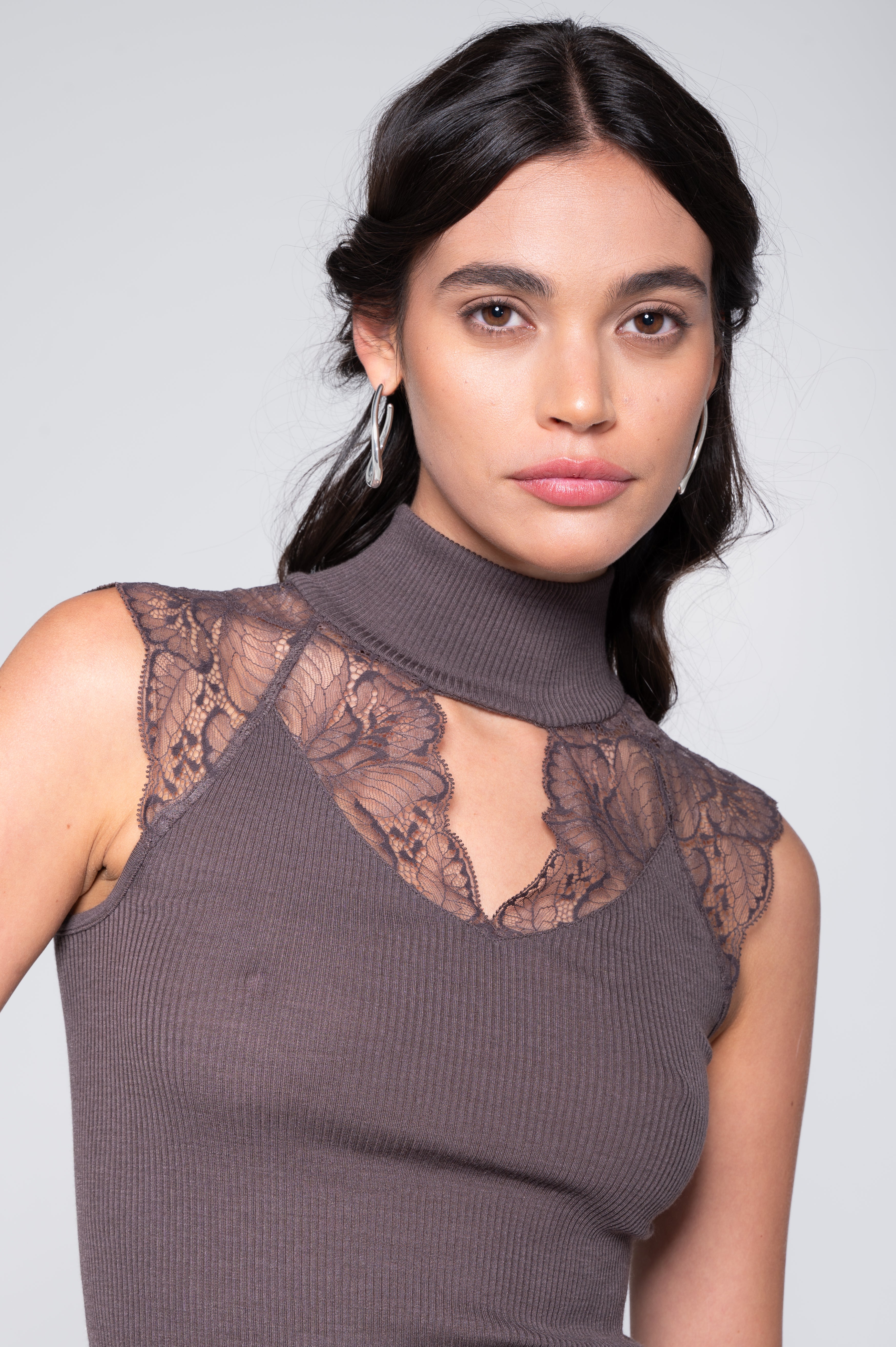 Wool and silk sleeveless mock neck top with Leavers lace 7611
