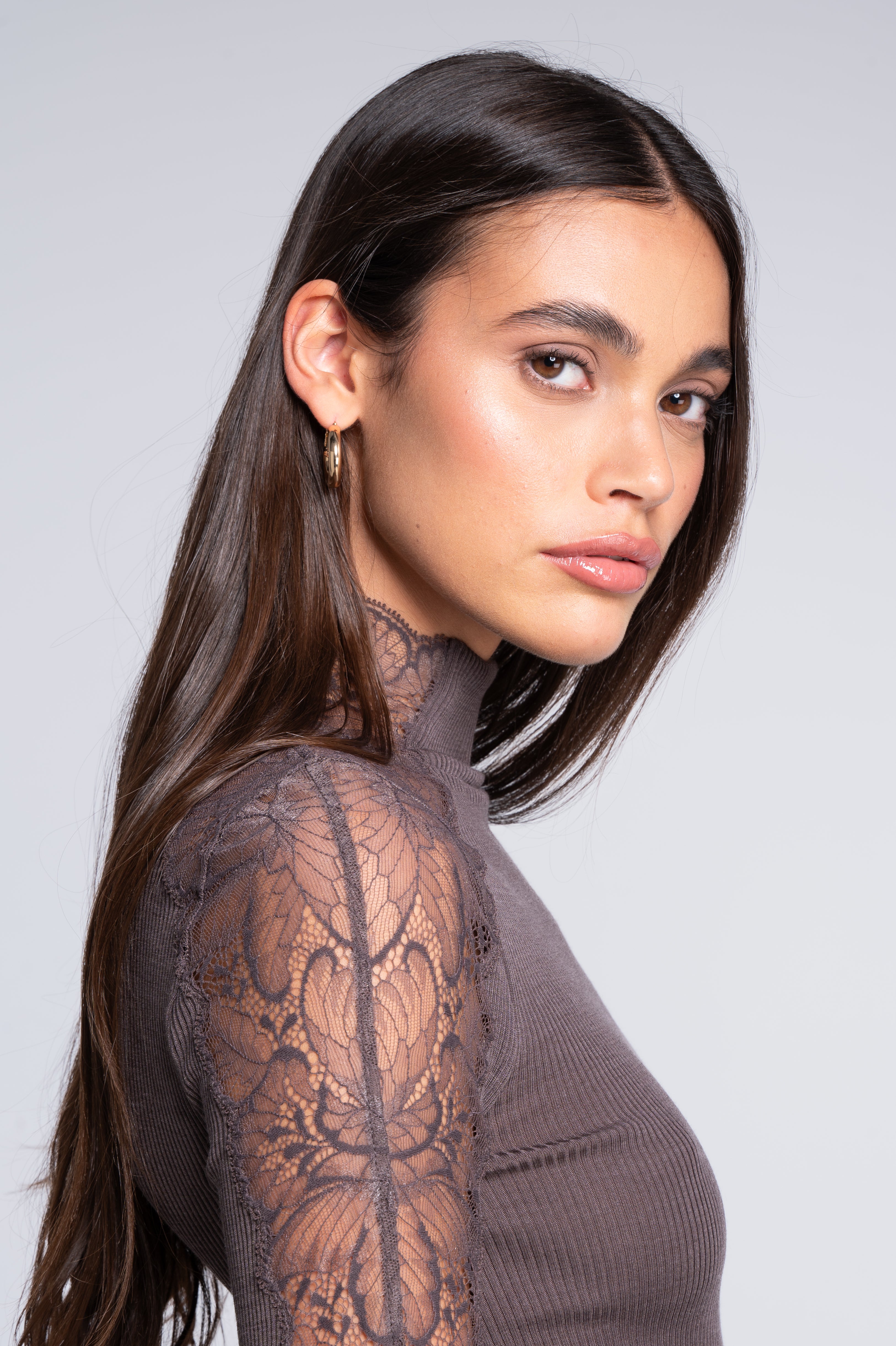 Maglia a maniche lunghe con collo alto in lana e seta con inserto in pizzo Leavers 7613