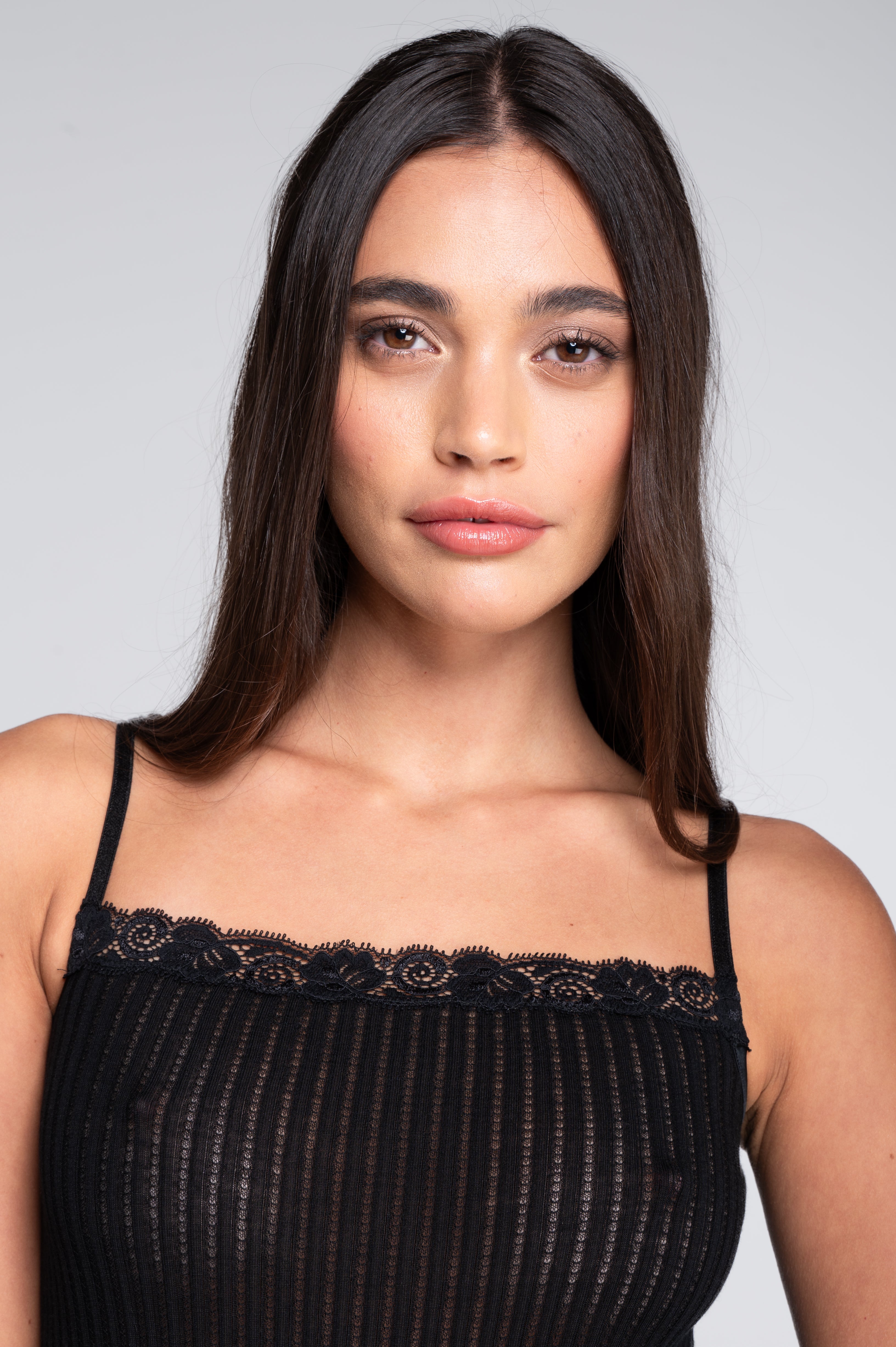 Straight neckline camisole top in ajouré wool and silk with Leavers lace 7646