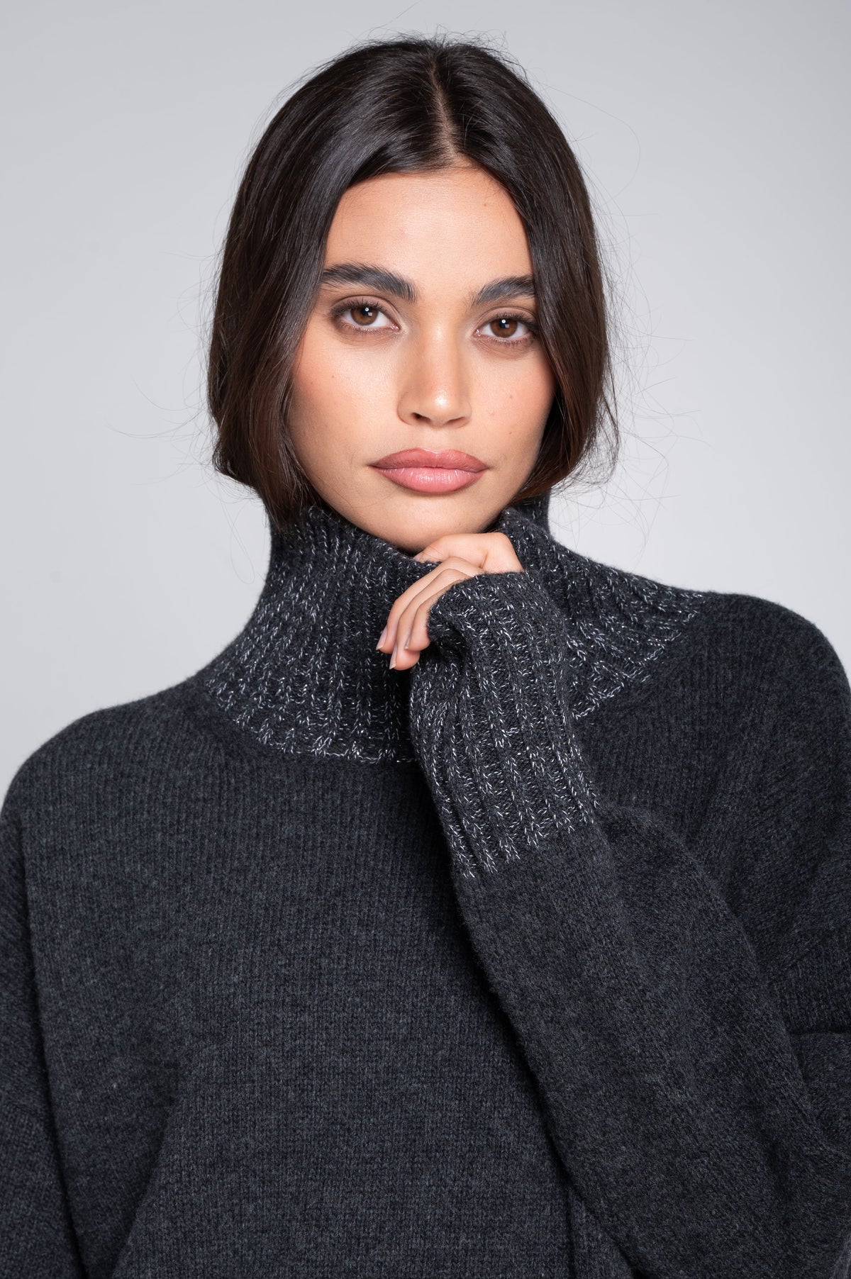 Mock neck pullover in pure carded wool with lurex details 7671L