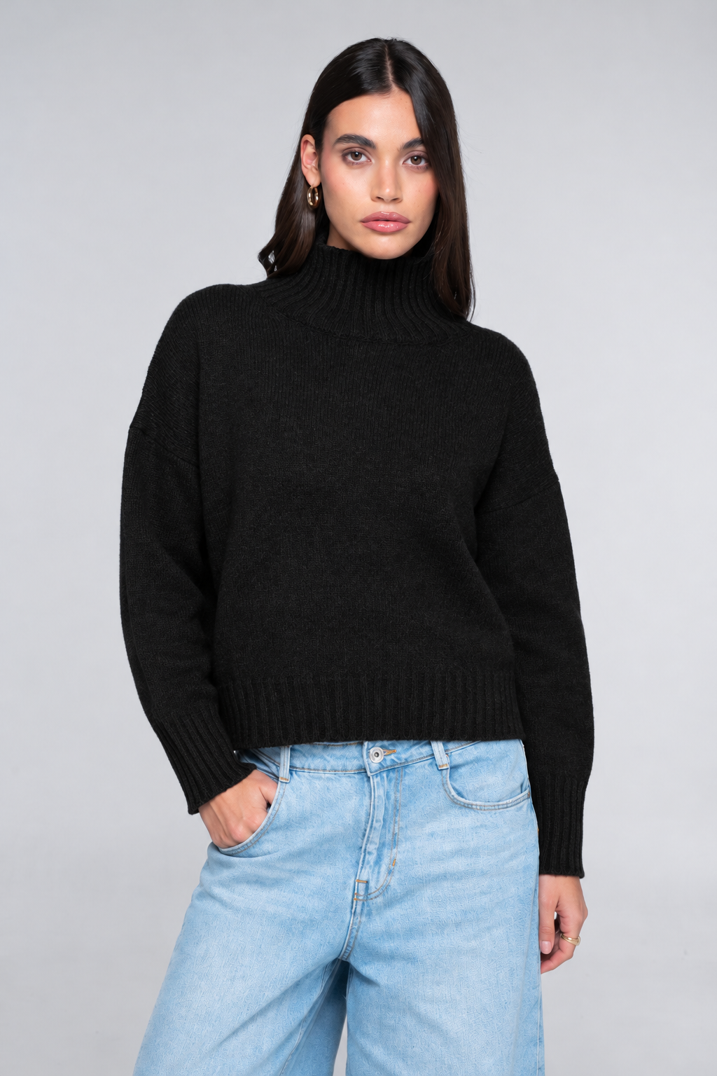 Maglione in lana cardata con collo alto 7671