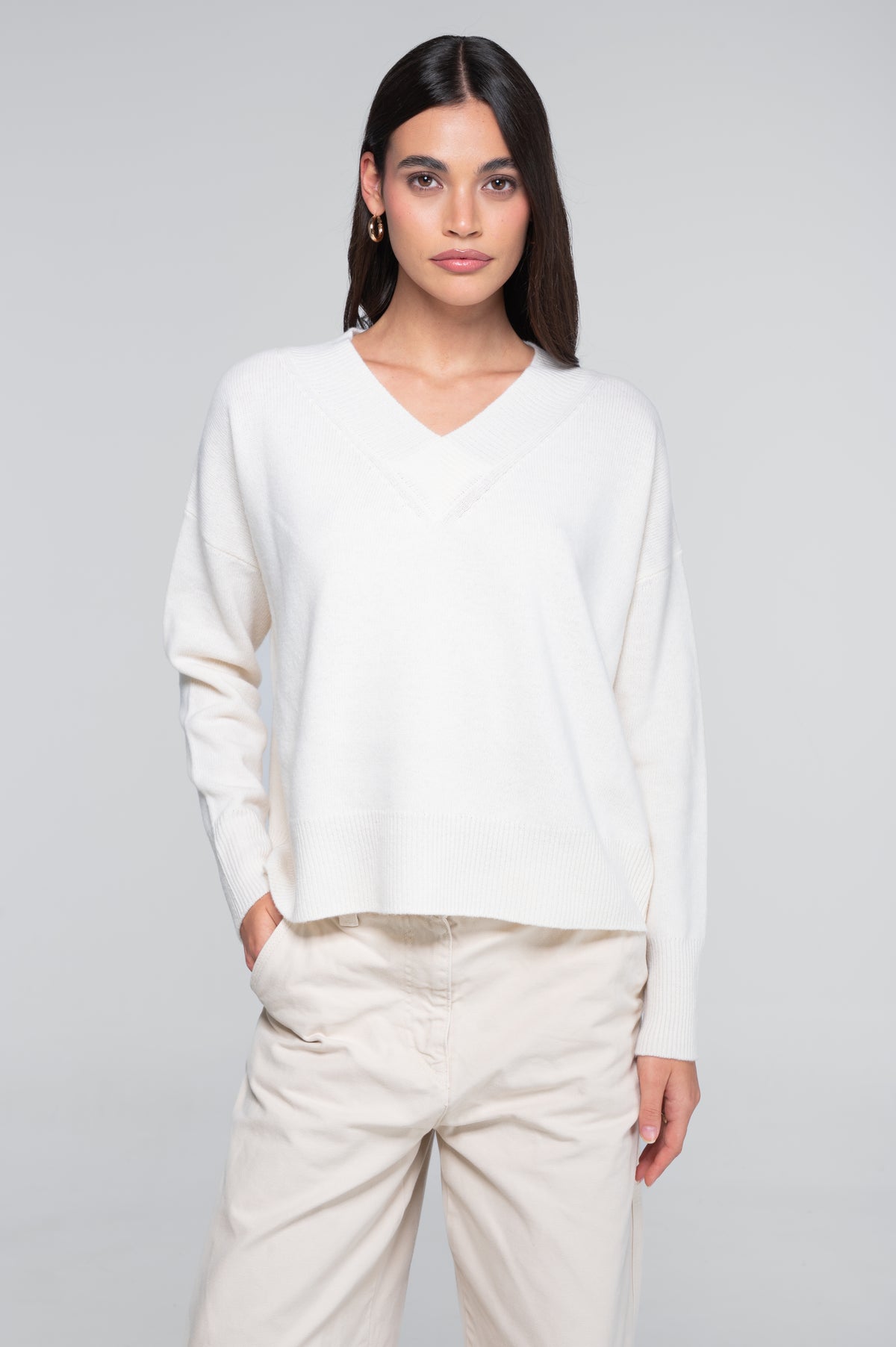 V neck pullover in pure carded wool 7672