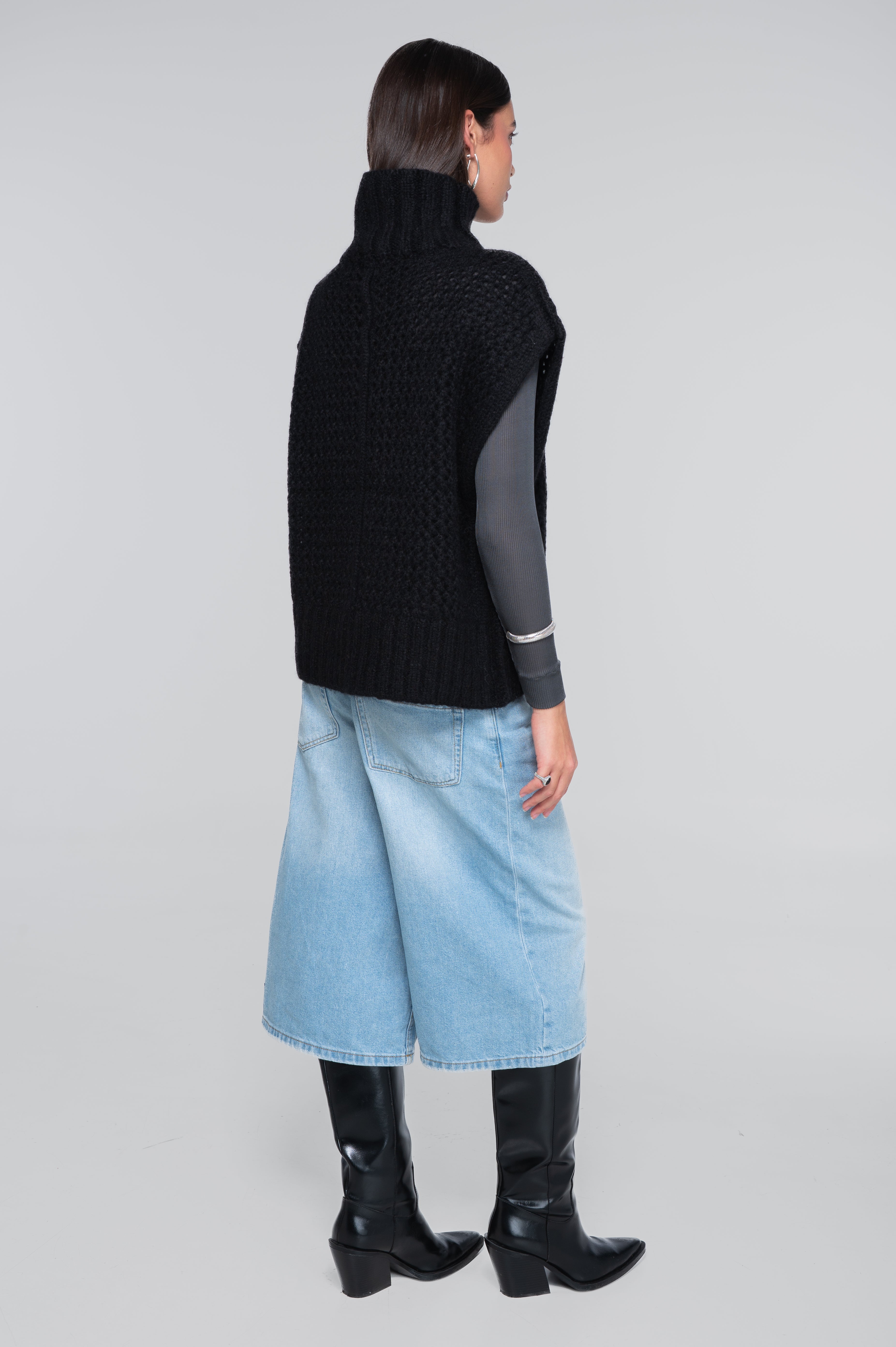 Mock neck vest in alpaca blend with openwork texture 7681