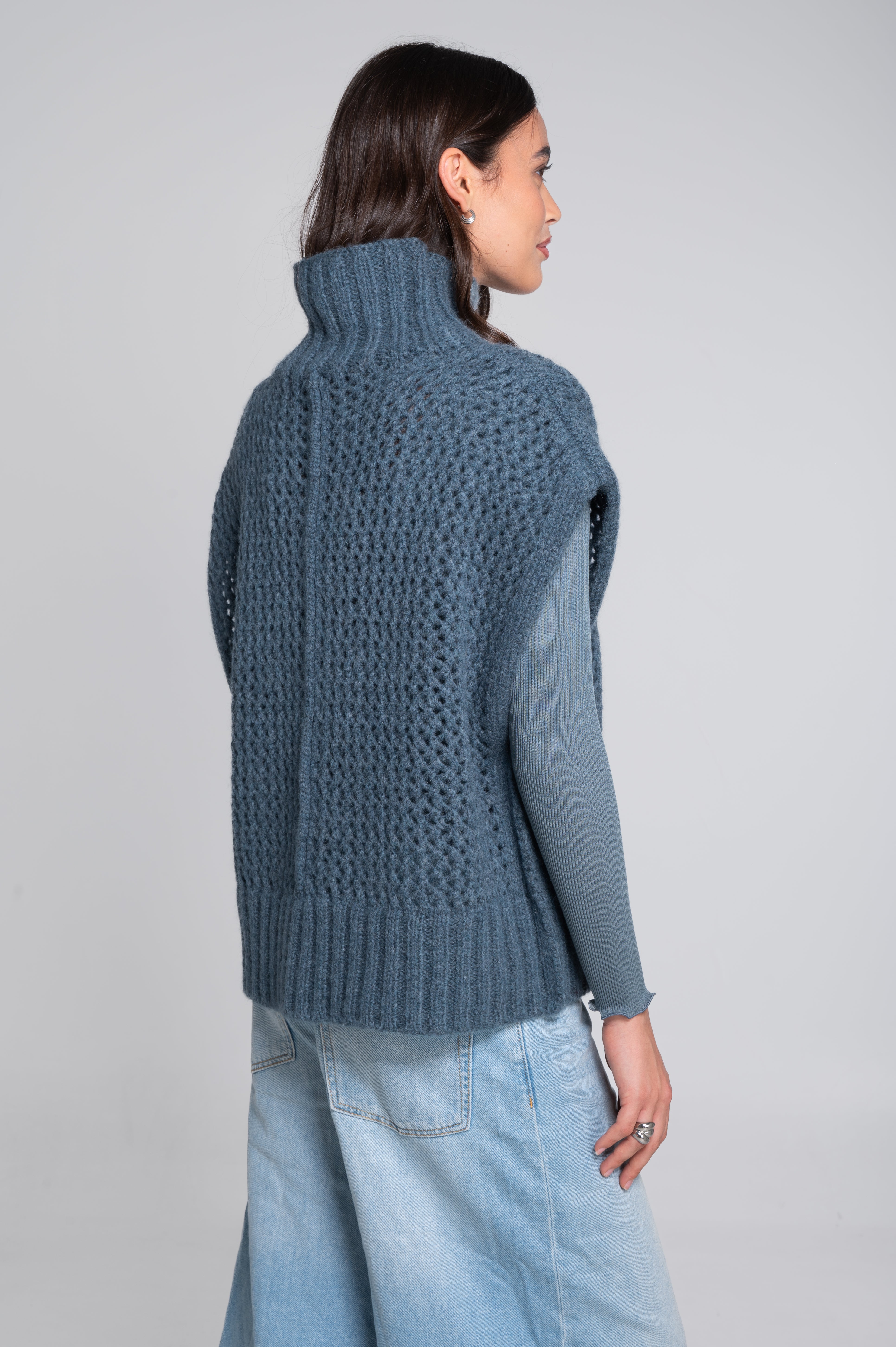 Mock neck vest in alpaca blend with openwork texture 7681