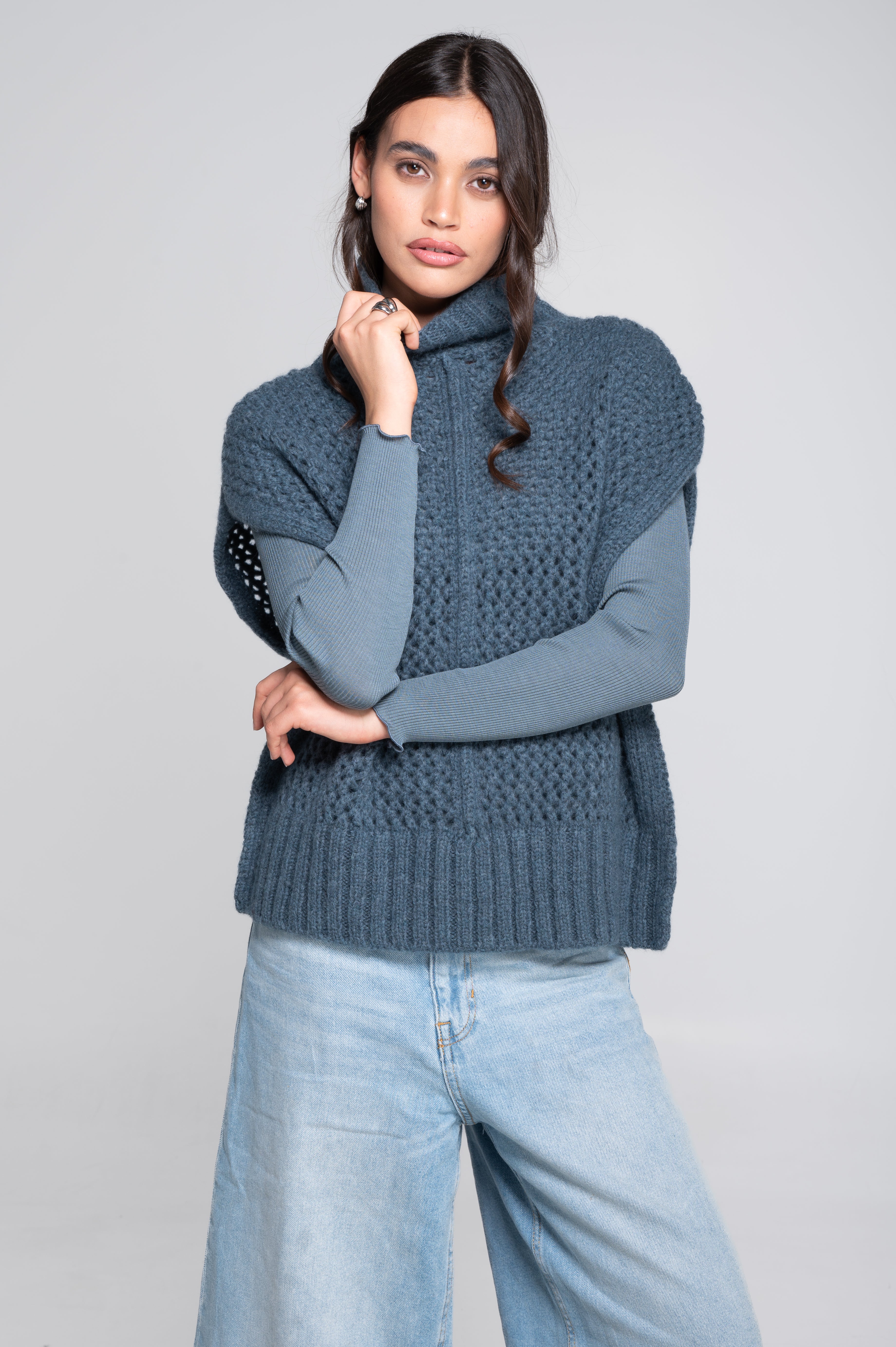 Mock neck vest in alpaca blend with openwork texture 7681