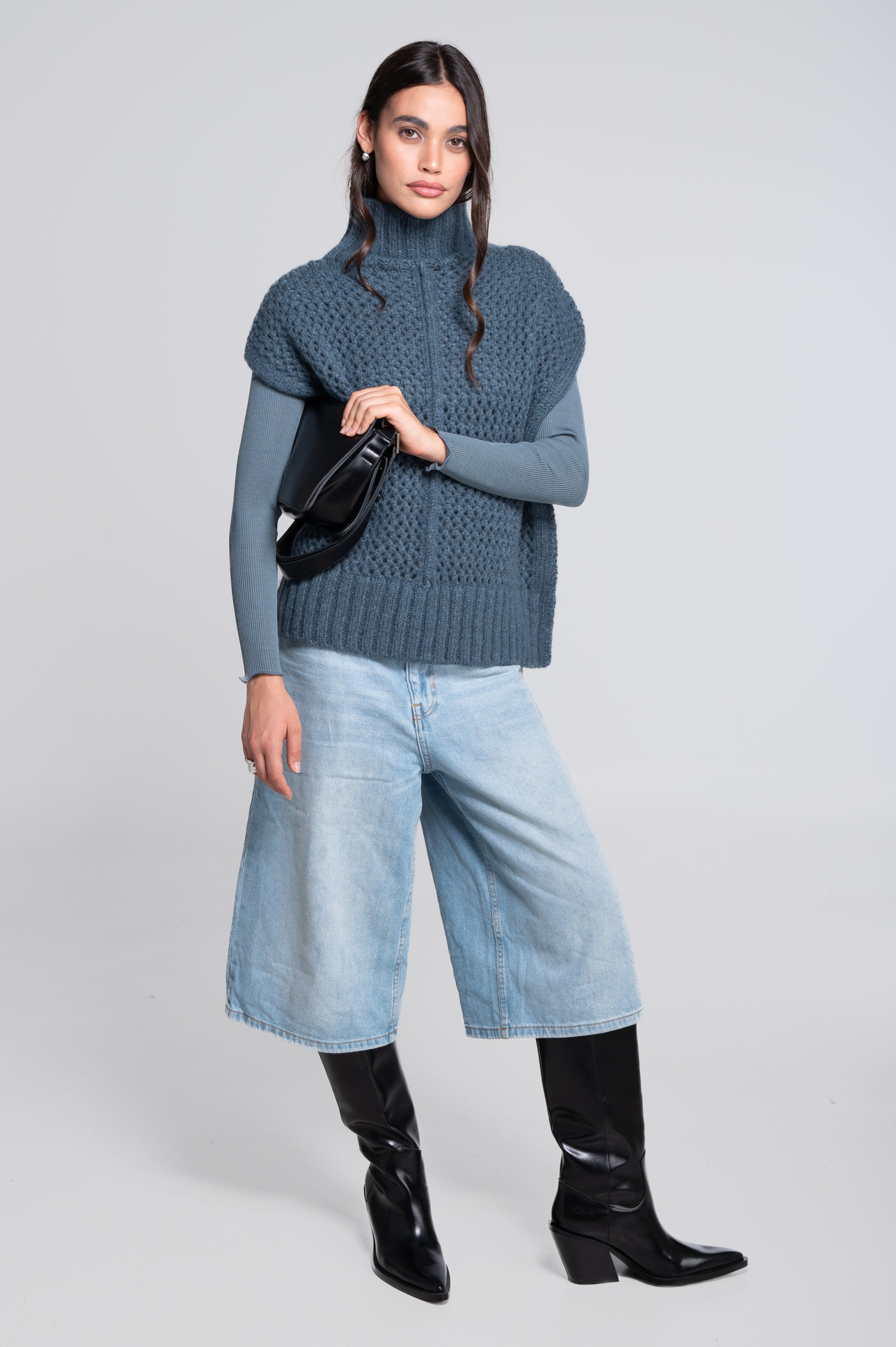 Mock neck vest in alpaca blend with openwork texture 7681