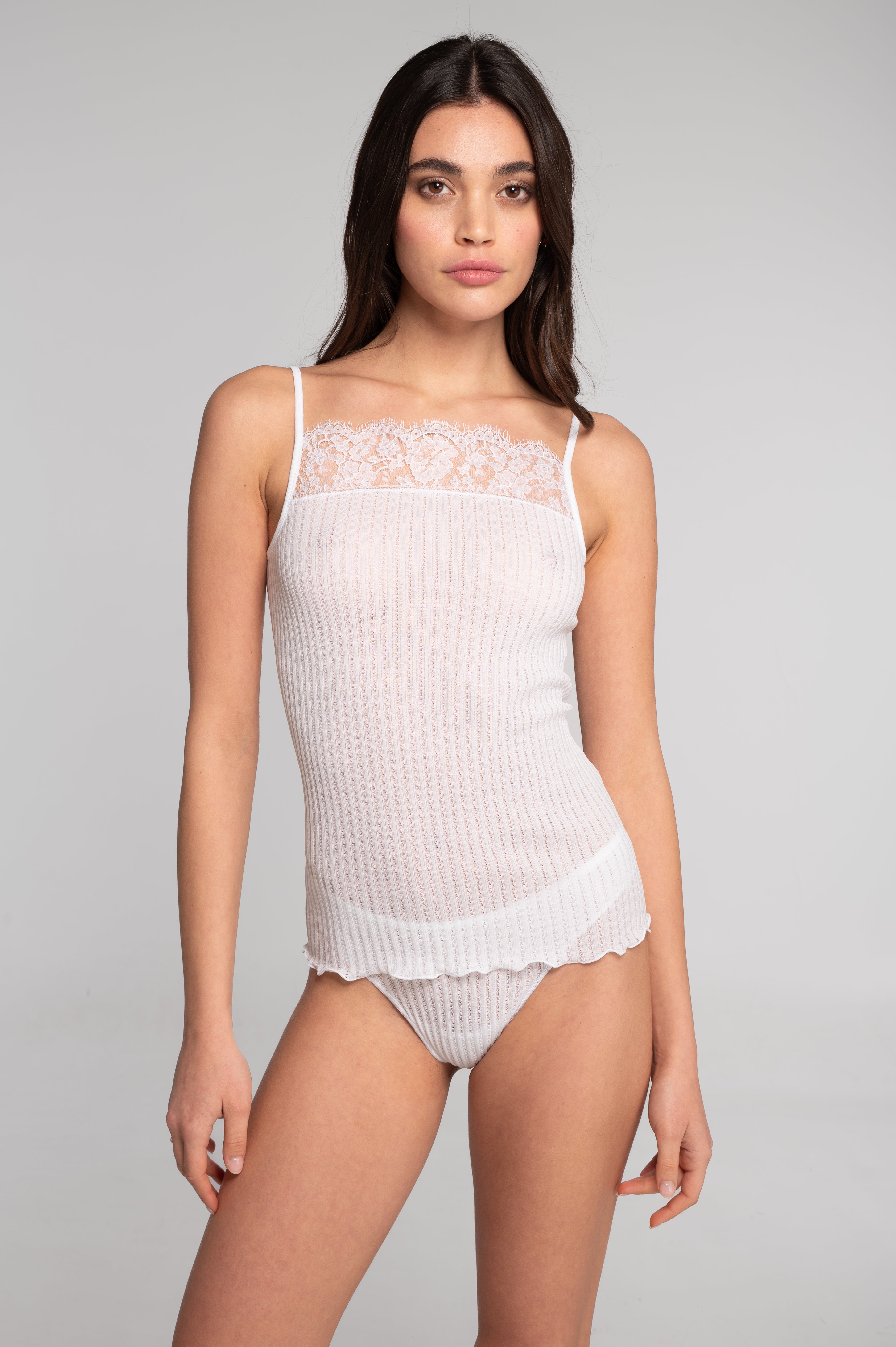 Camisole top in ajouré Filoscozia with Chantilly lace 7700