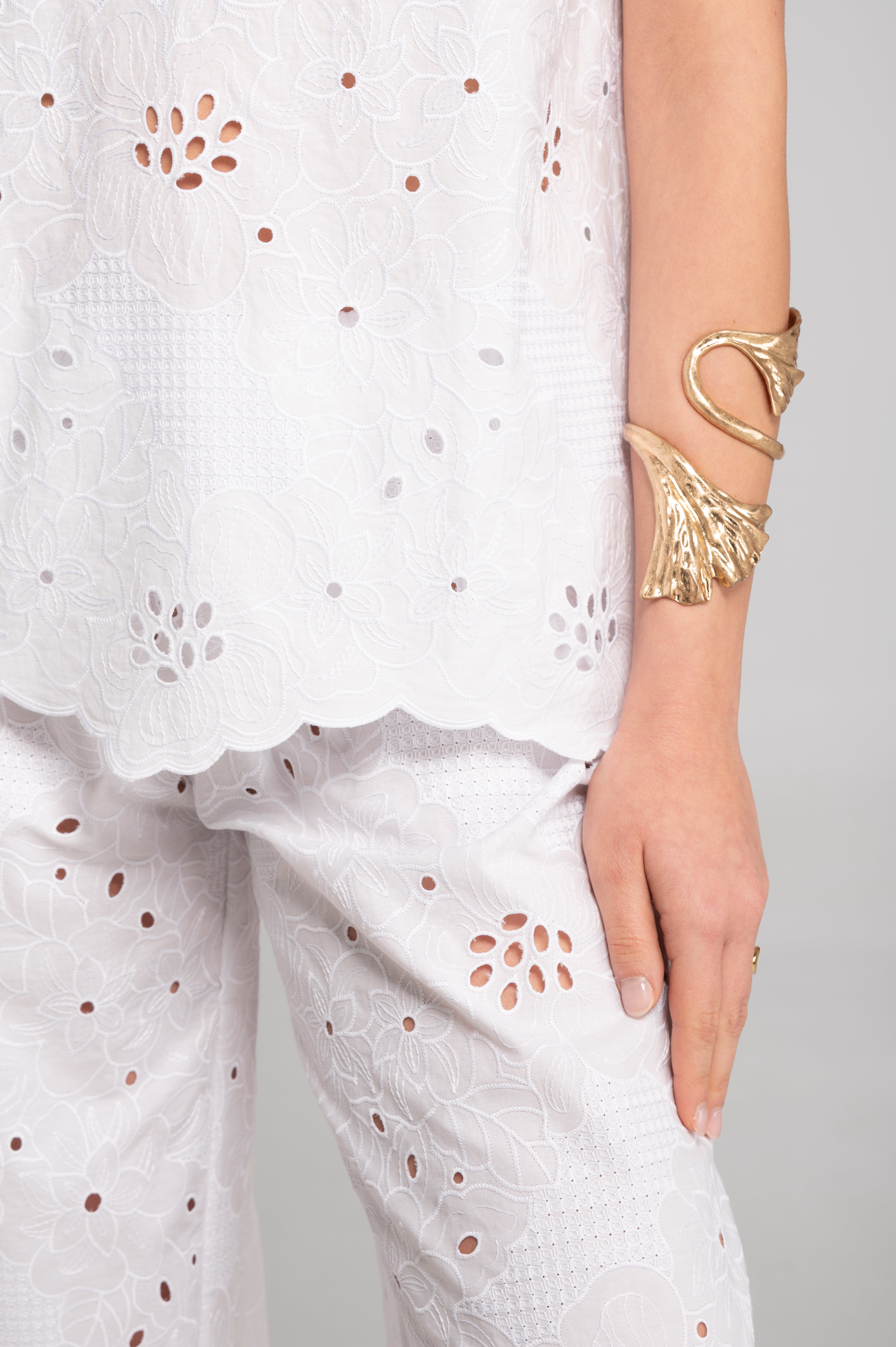 Broderie anglaise flared blouse 7711