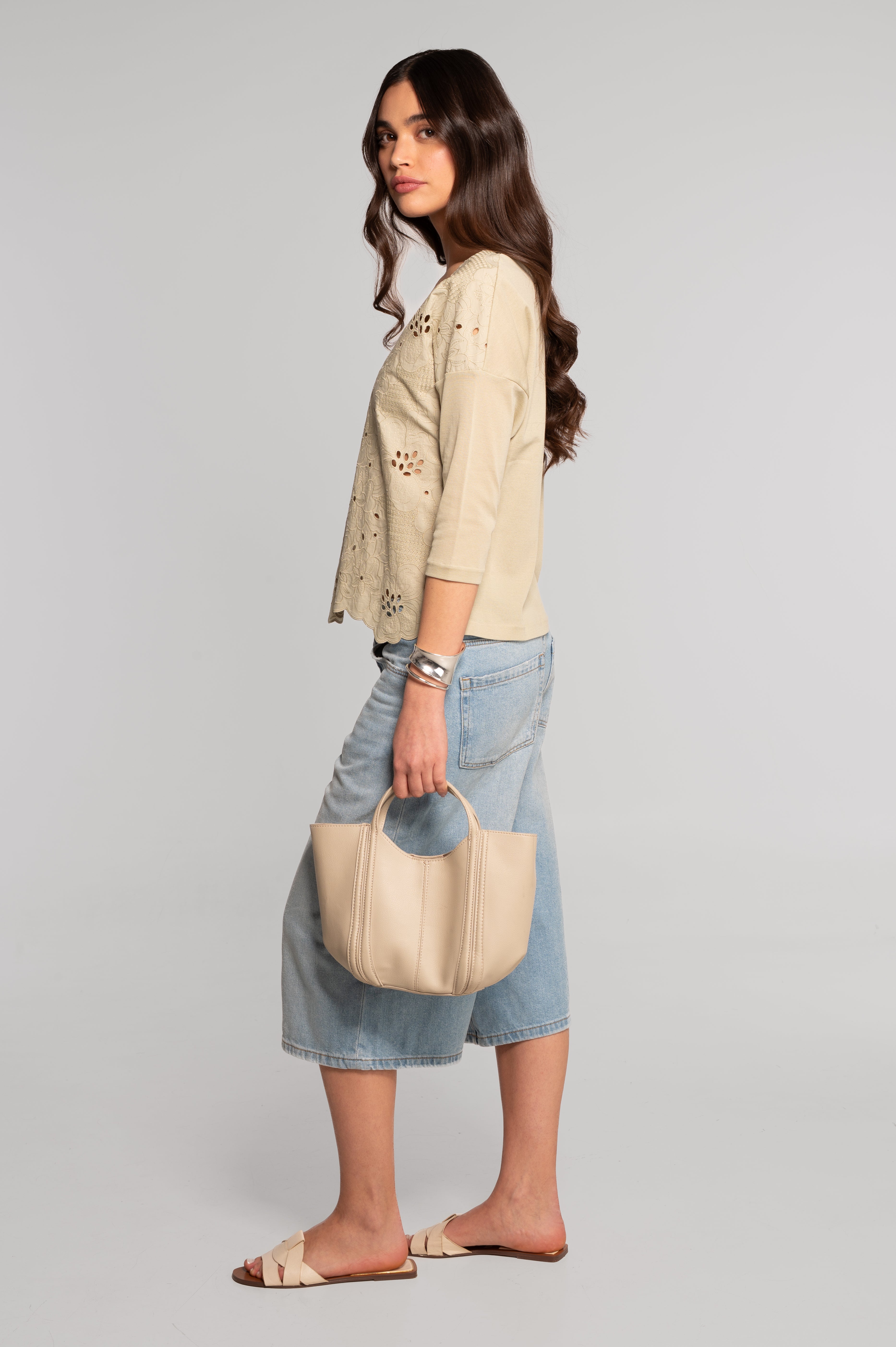 Broderie anglaise V neck blouse 7715