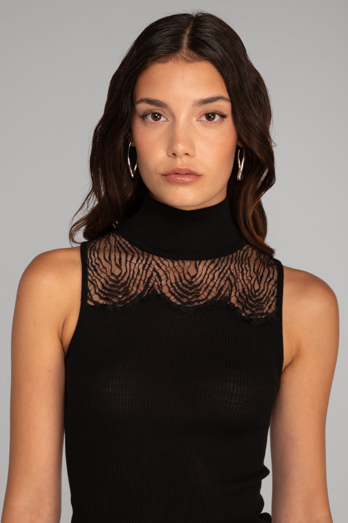 Wool and silk sleeveless mock neck top with Chantilly lace 7815