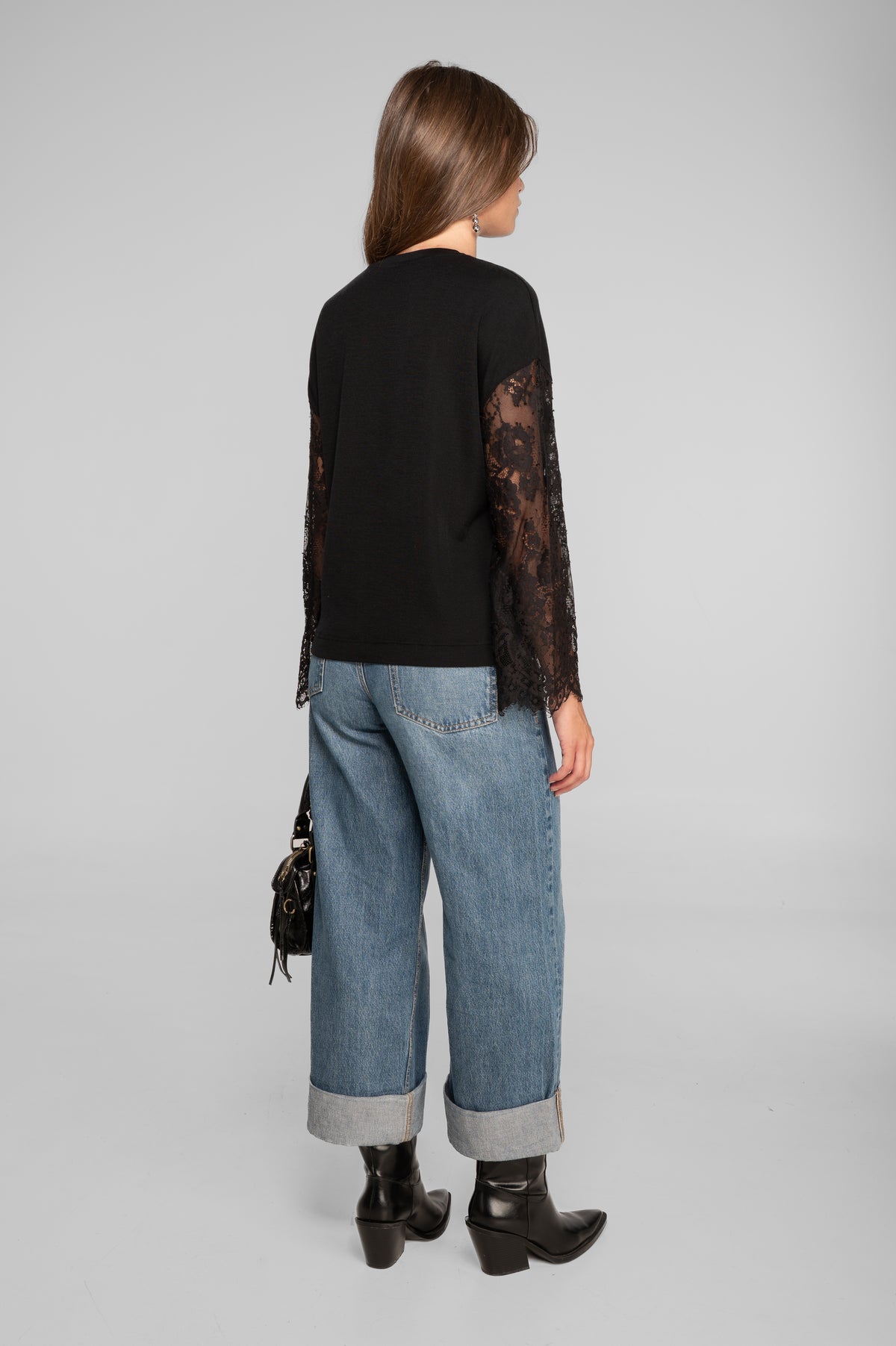 Maglia girocollo in lana e seta con maniche in pizzo 7830