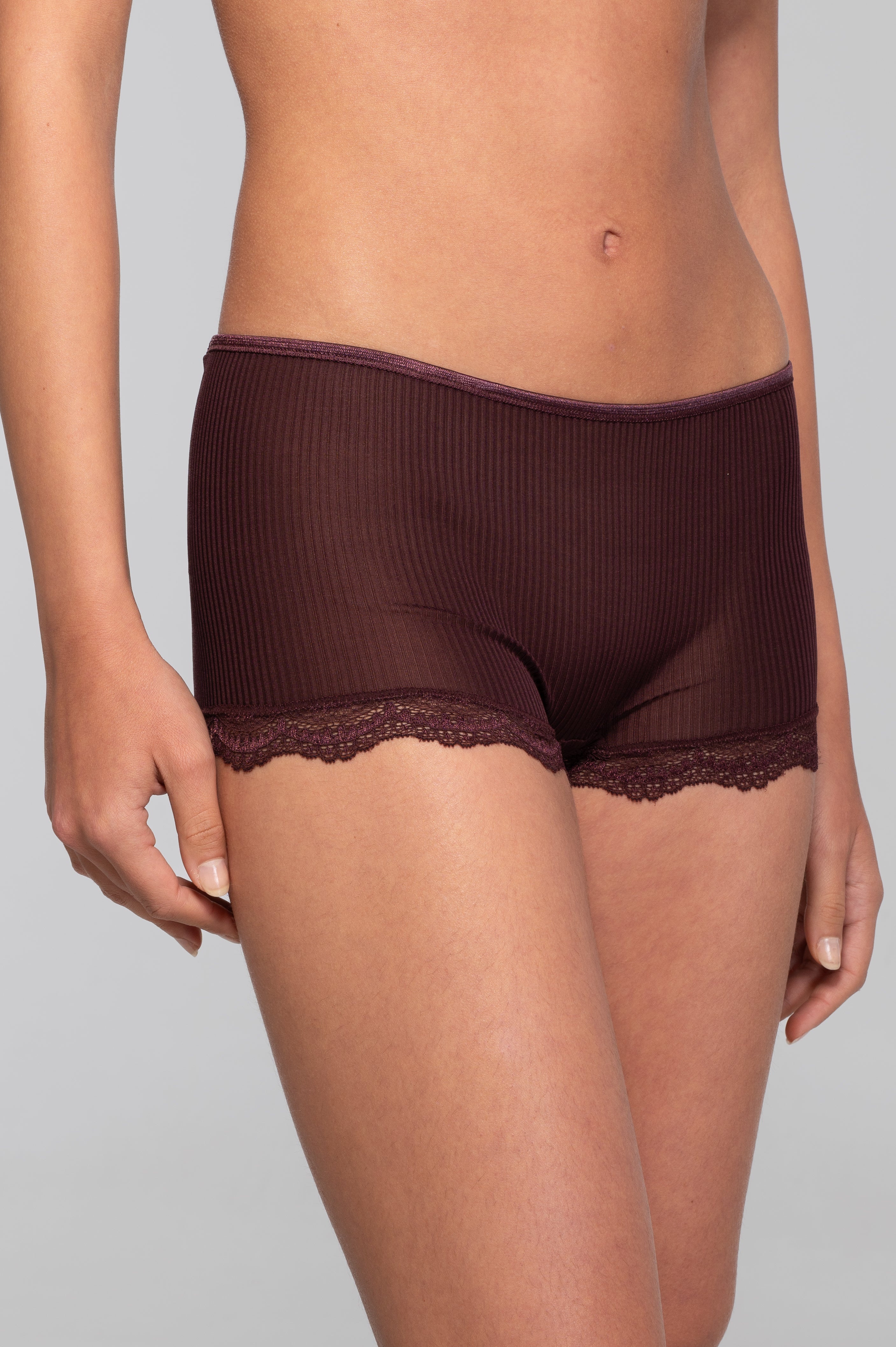 Set di canottiera in seta con pizzo Leavers 9472 + culotte 9477