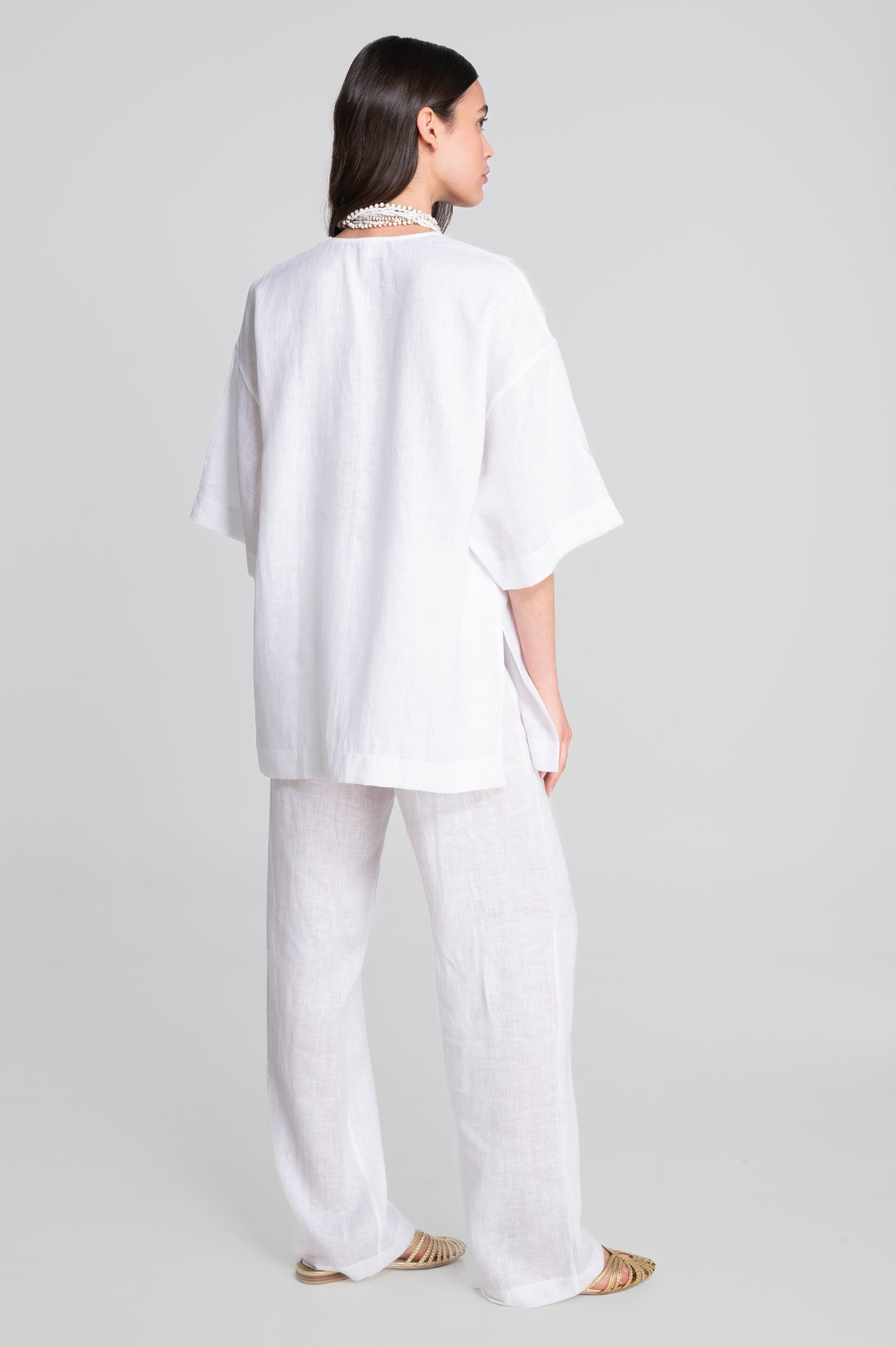 Linen kimono with flared sleeves and side slits 7553L