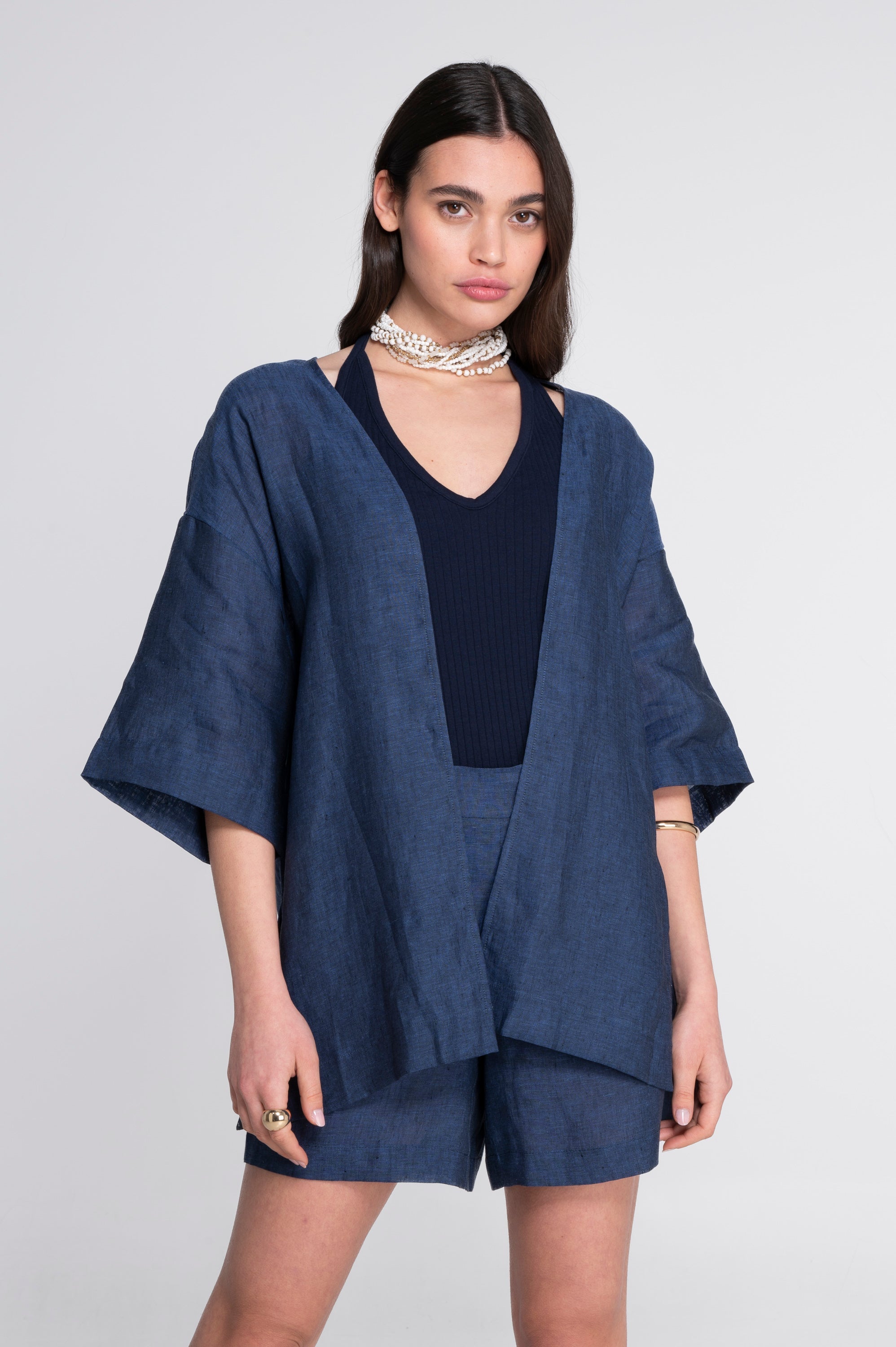 Linen kimono with flared sleeves and side slits 7553L