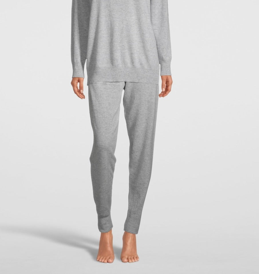 woman cashmere pants front