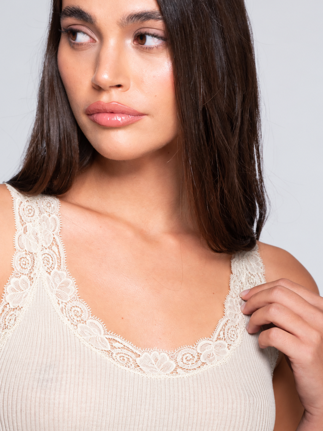 Wool and silk tank top with Leavers lace 3410