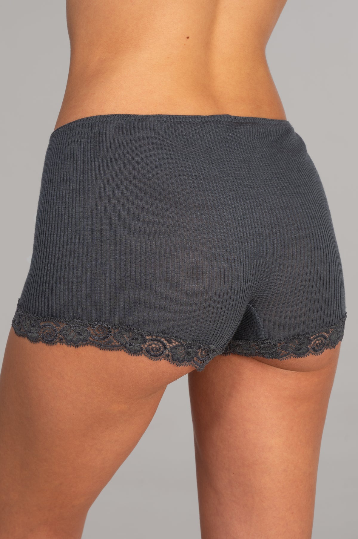 Wool and silk panties with leavers lace 3413