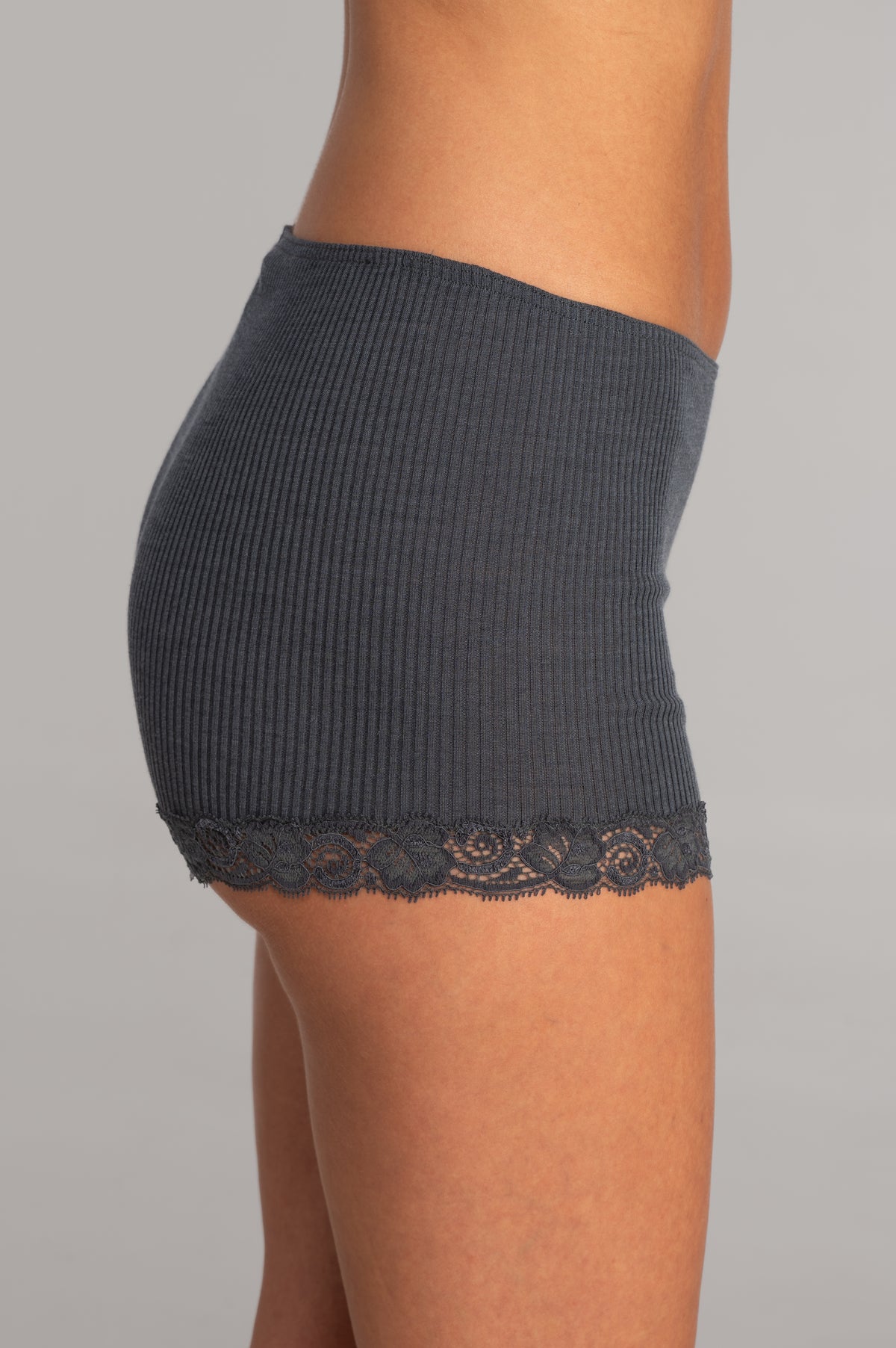 Wool and silk panties with leavers lace 3413