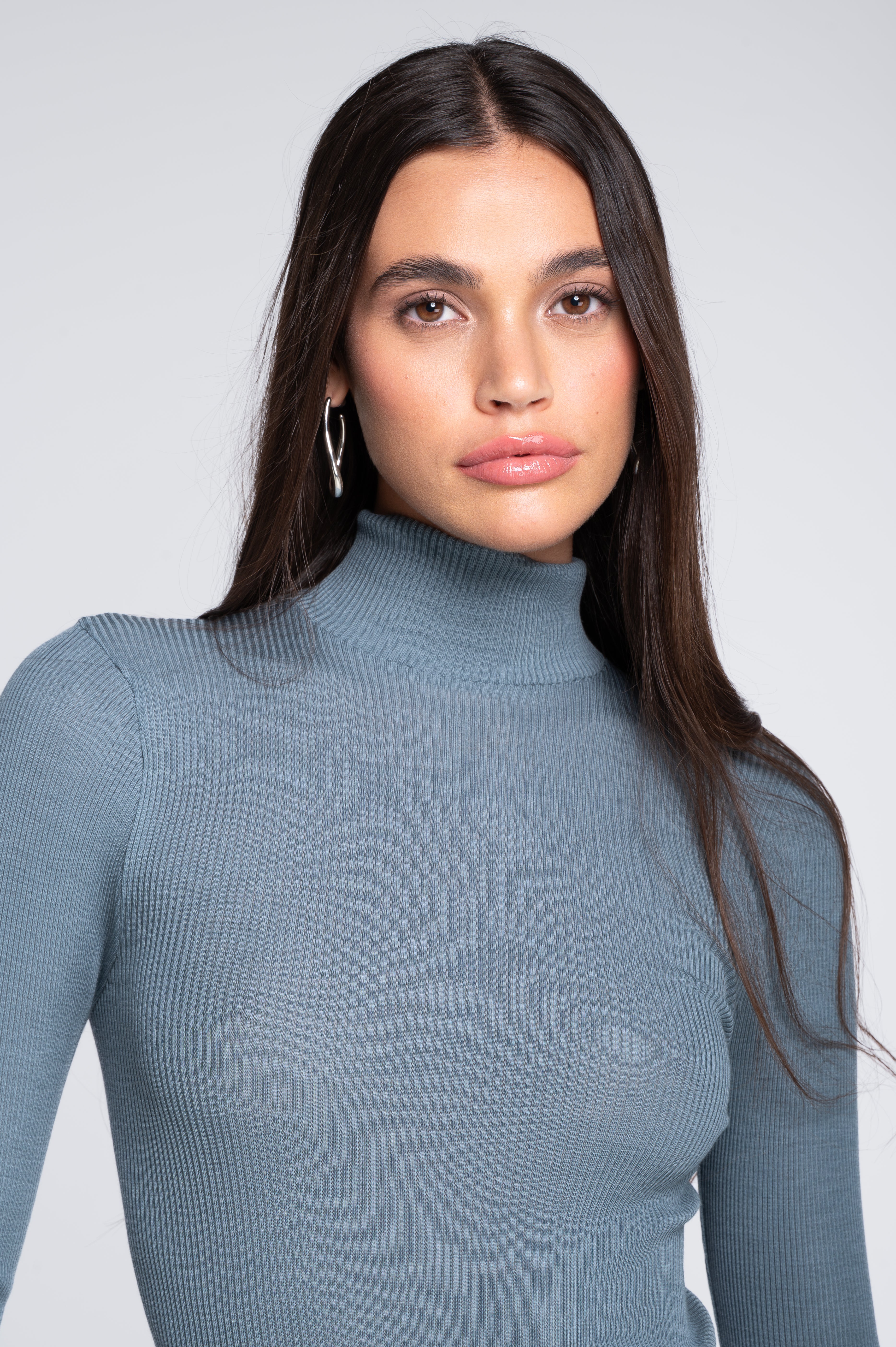 Pull à col montant à manches longues en laine et soie 3429