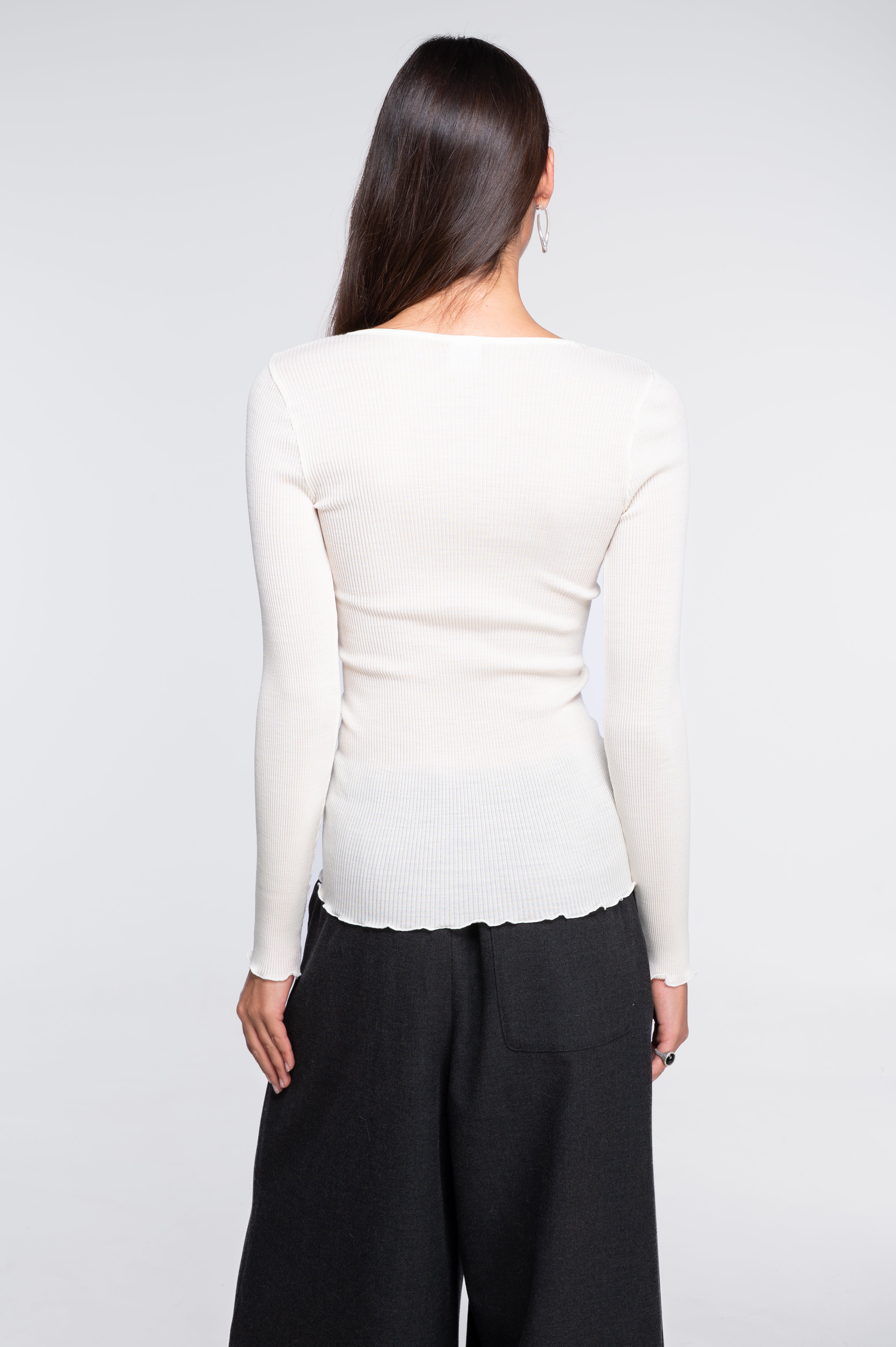 Haut à manches longues et col en V en laine et soie 3486