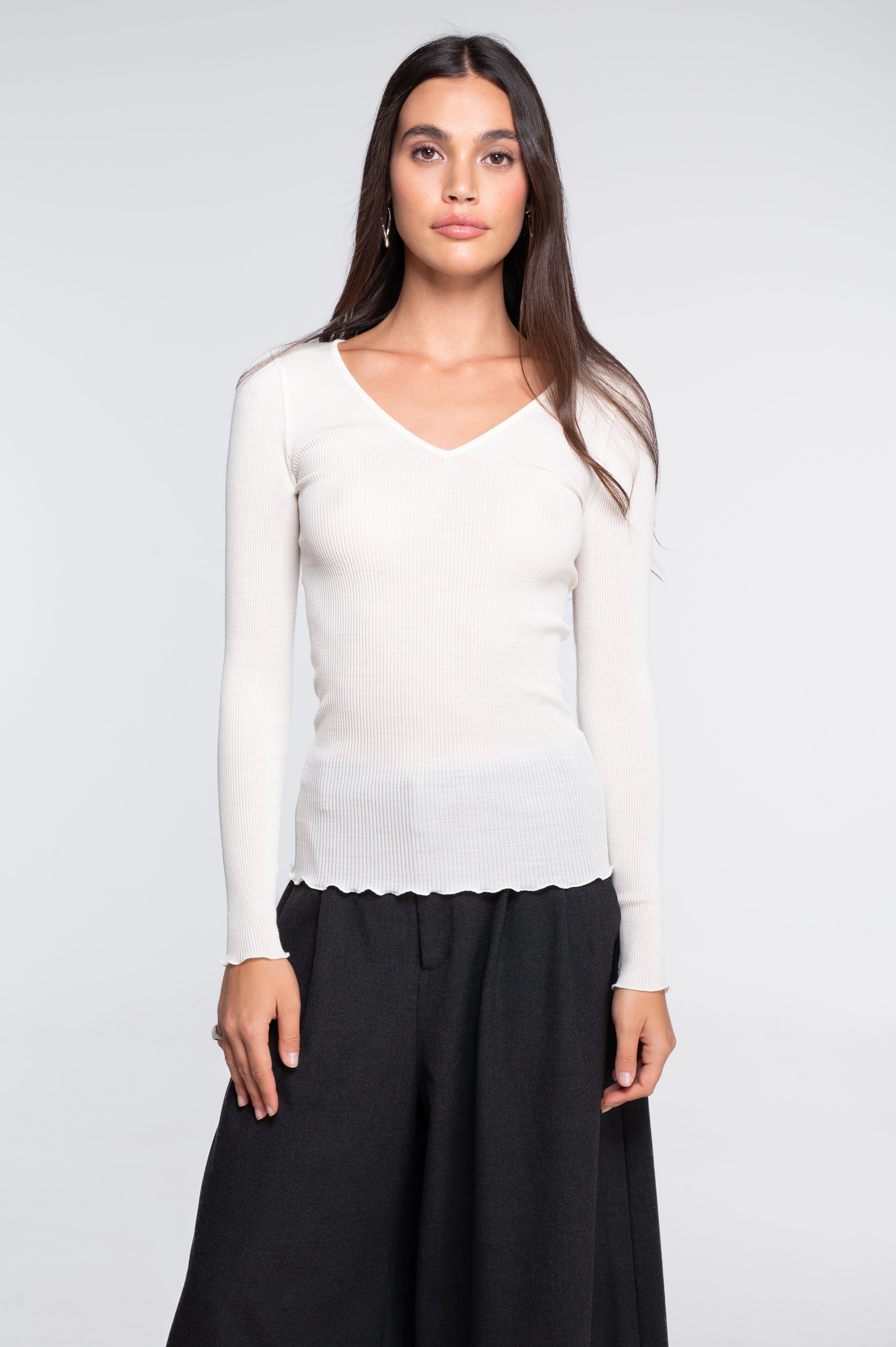 Haut à manches longues et col en V en laine et soie 3486